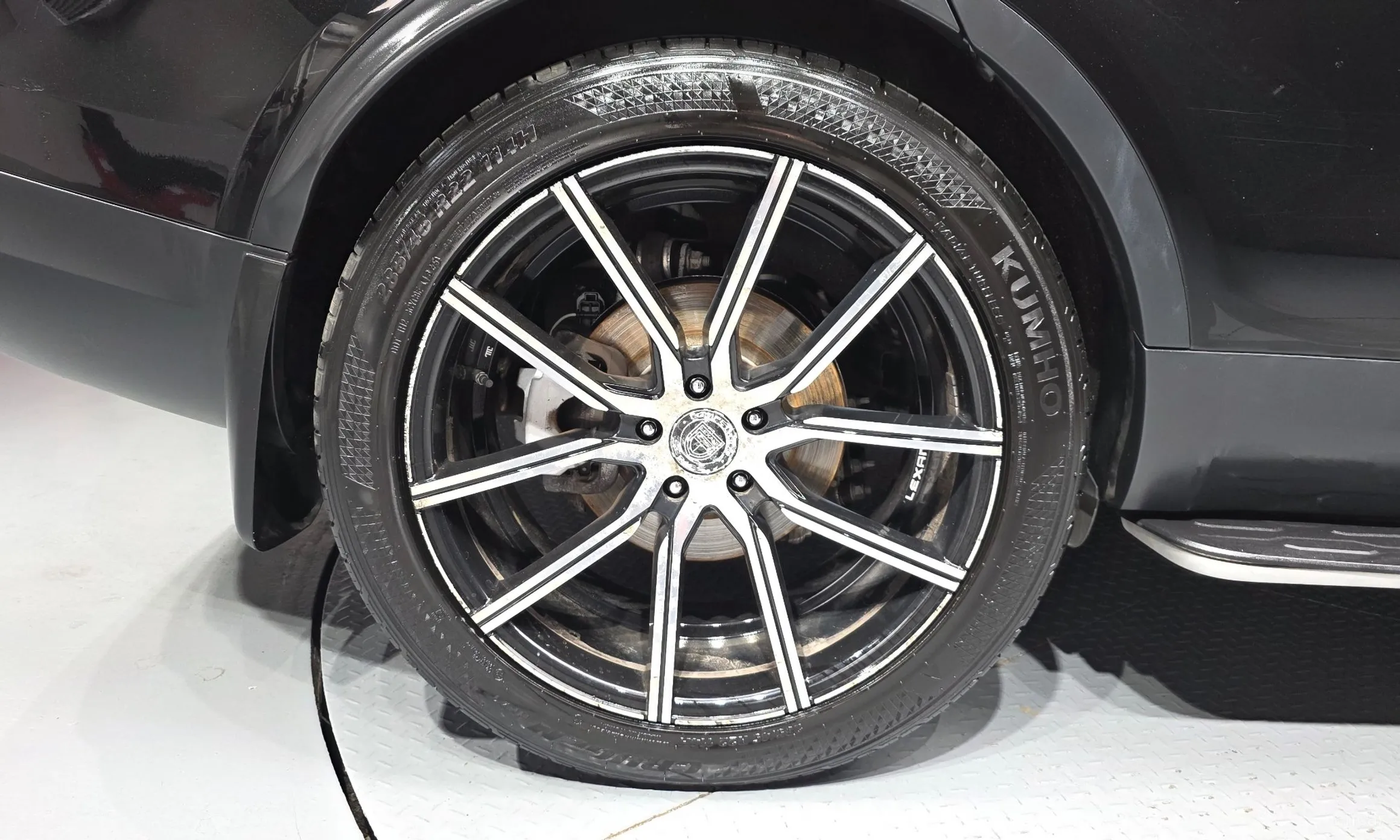 Land Rover Discovery 5 превью 5