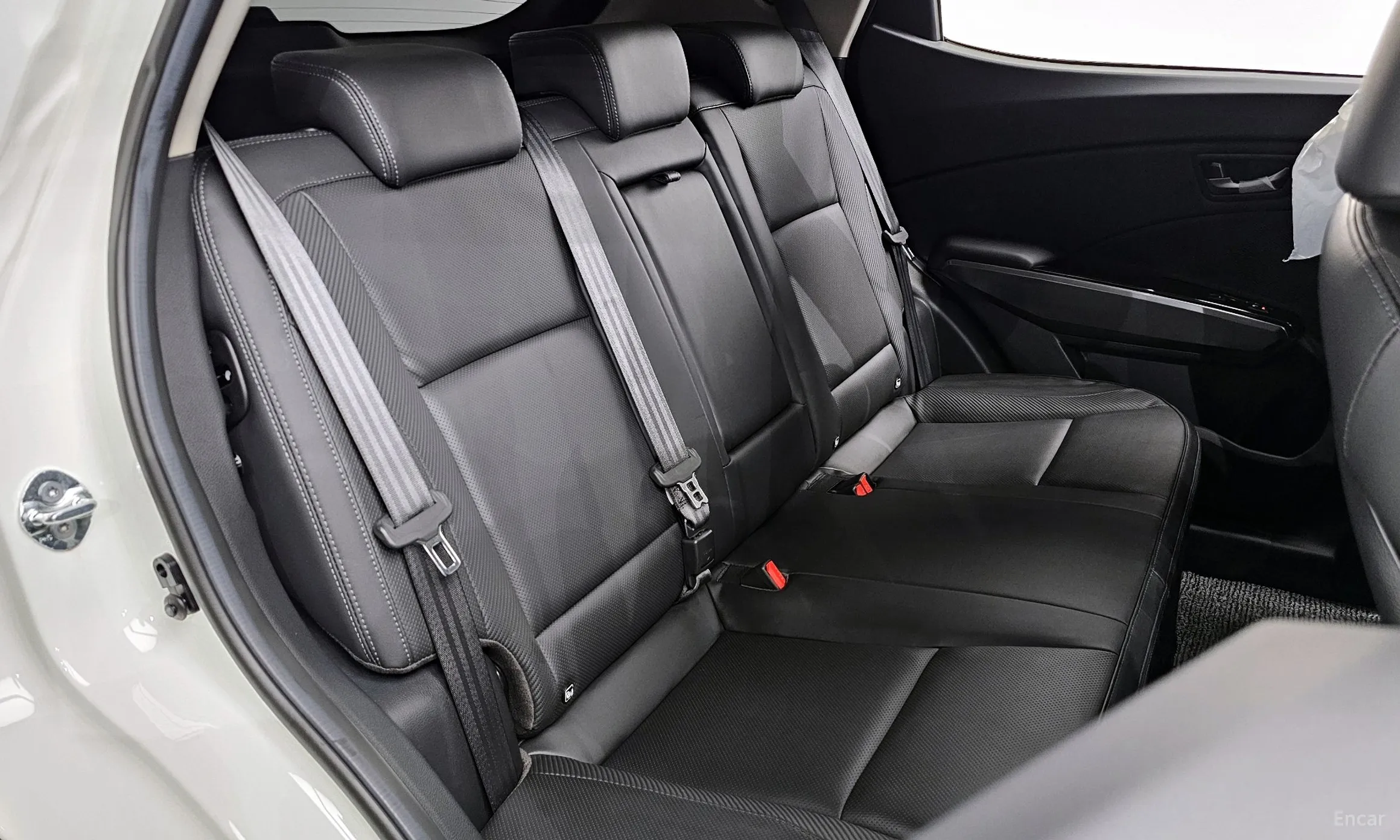 KG Mobility (SsangYong) Tivoli превью 12