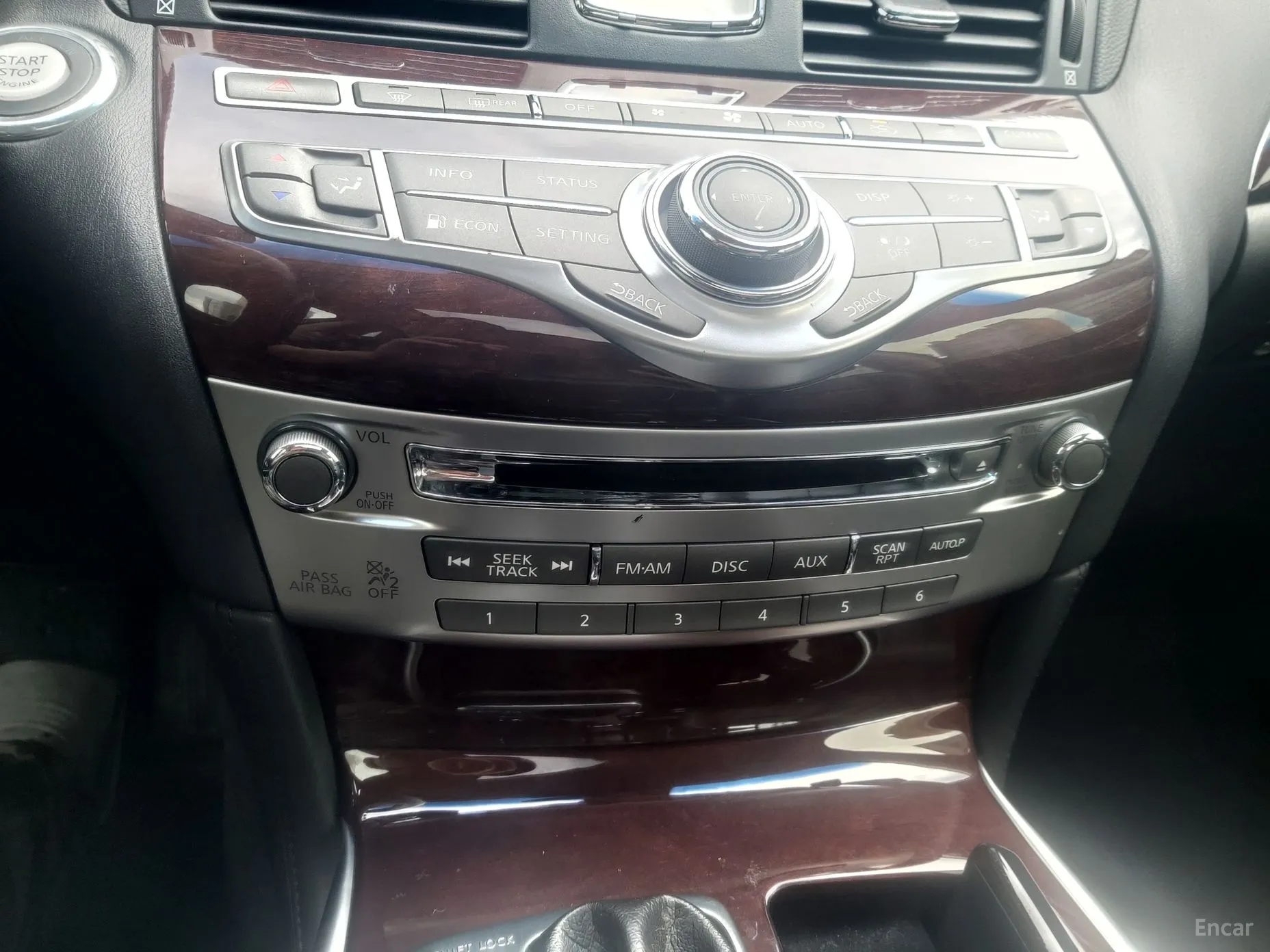 Infiniti Q70 превью 12
