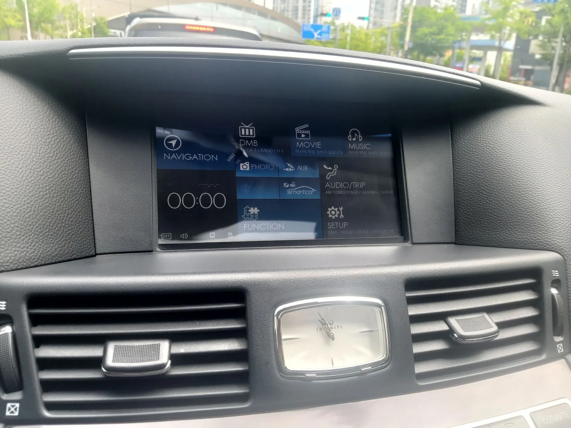 Infiniti Q70 превью 15