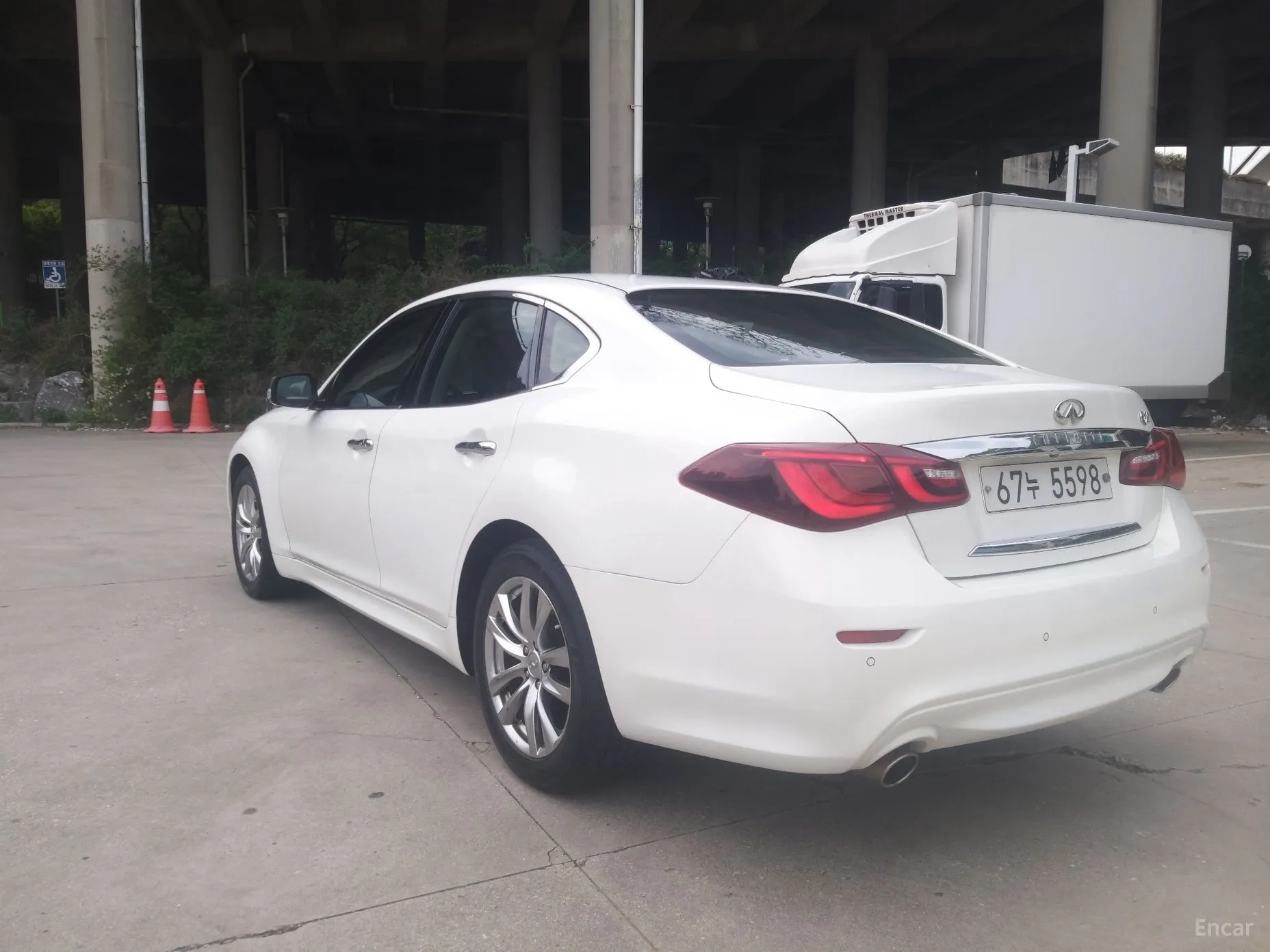 Infiniti Q70