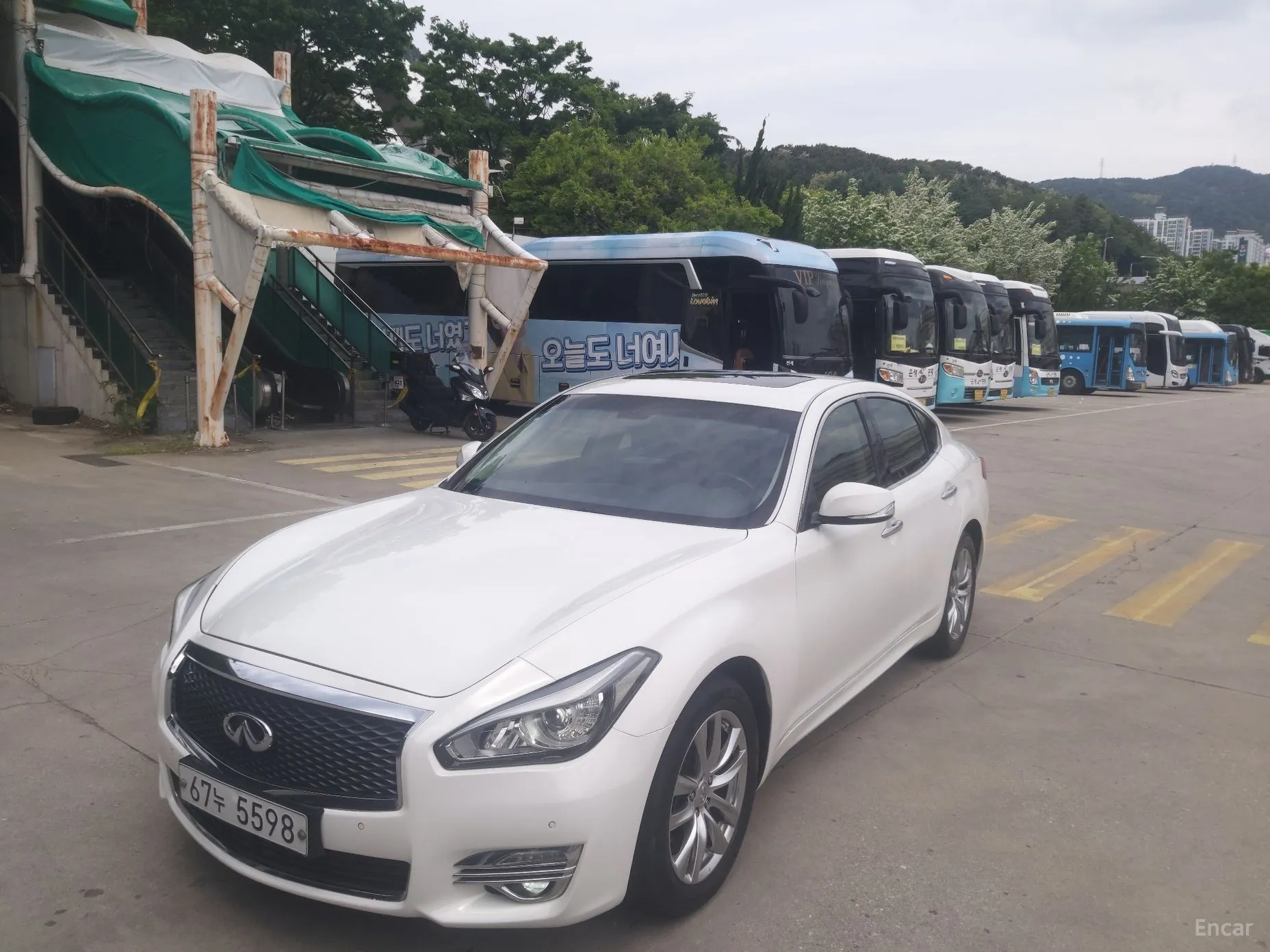 Infiniti Q70 превью 16