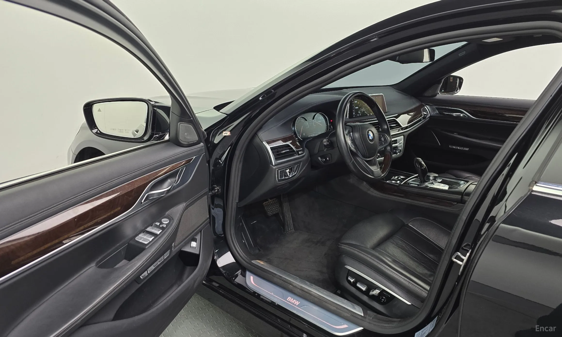 BMW 7 Series (G11) превью 10