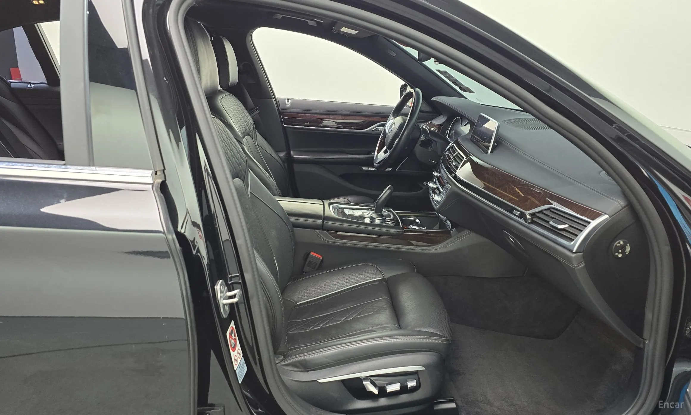 BMW 7 Series (G11) превью 12