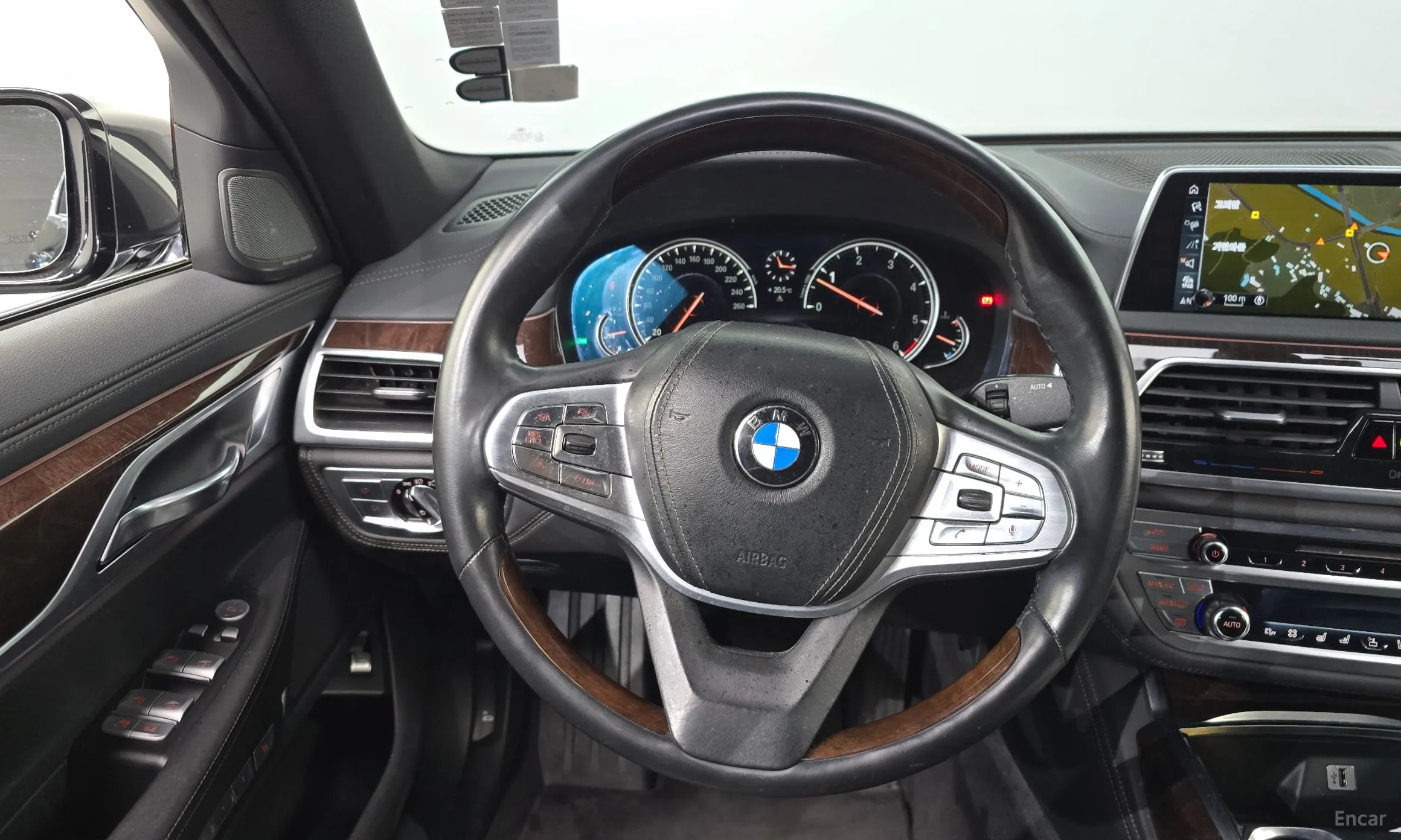BMW 7 Series (G11) превью 13