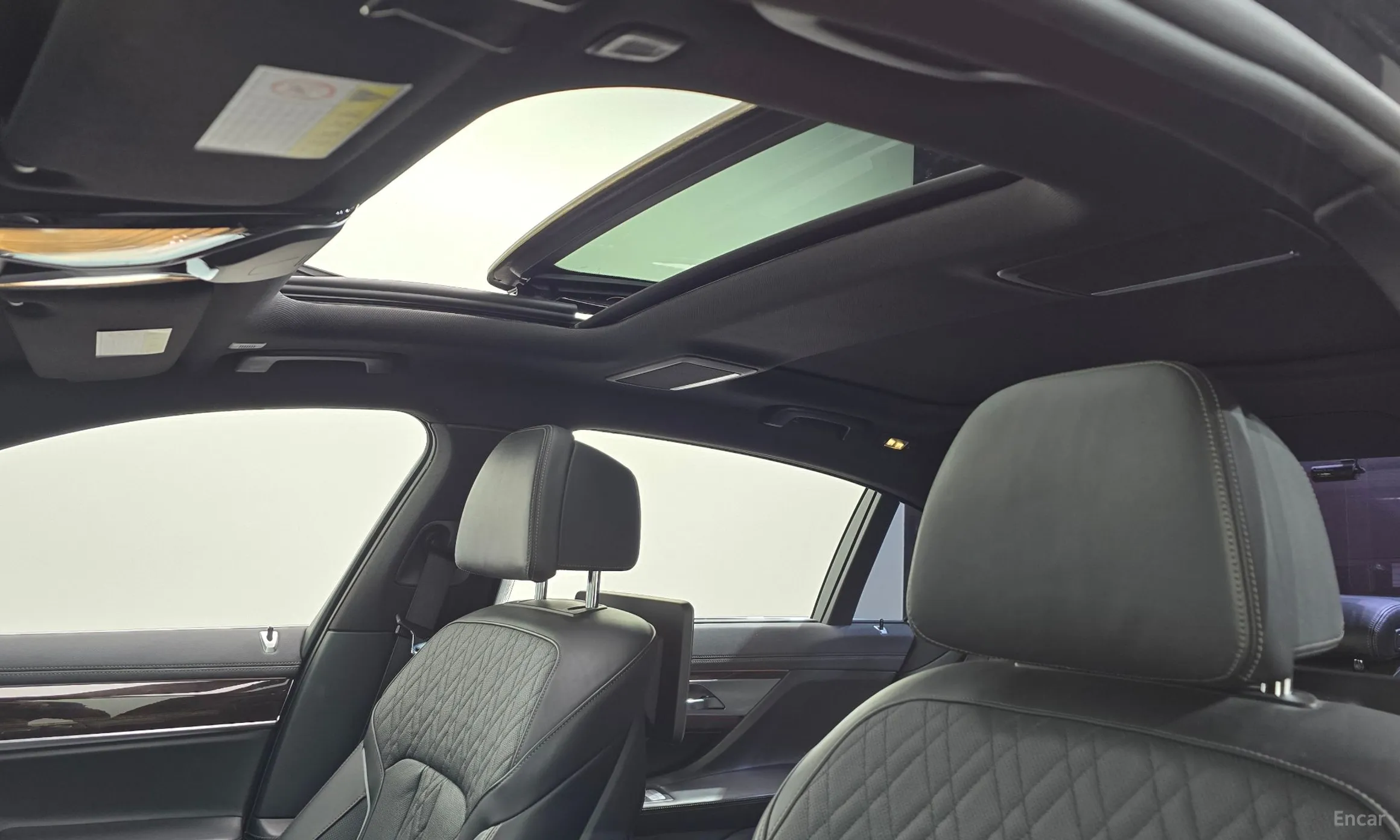 BMW 7 Series (G11) превью 19