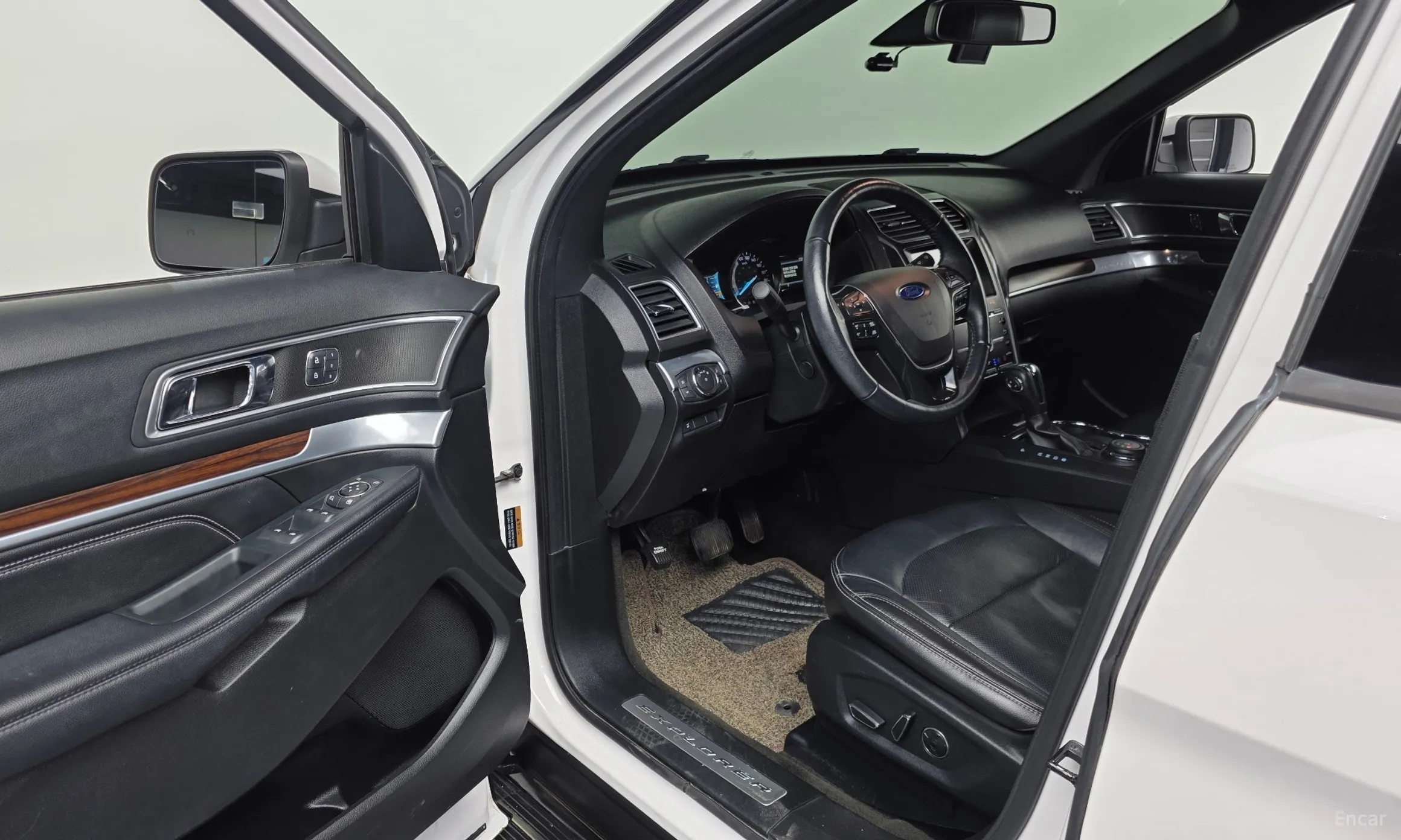 Ford Explorer превью 10