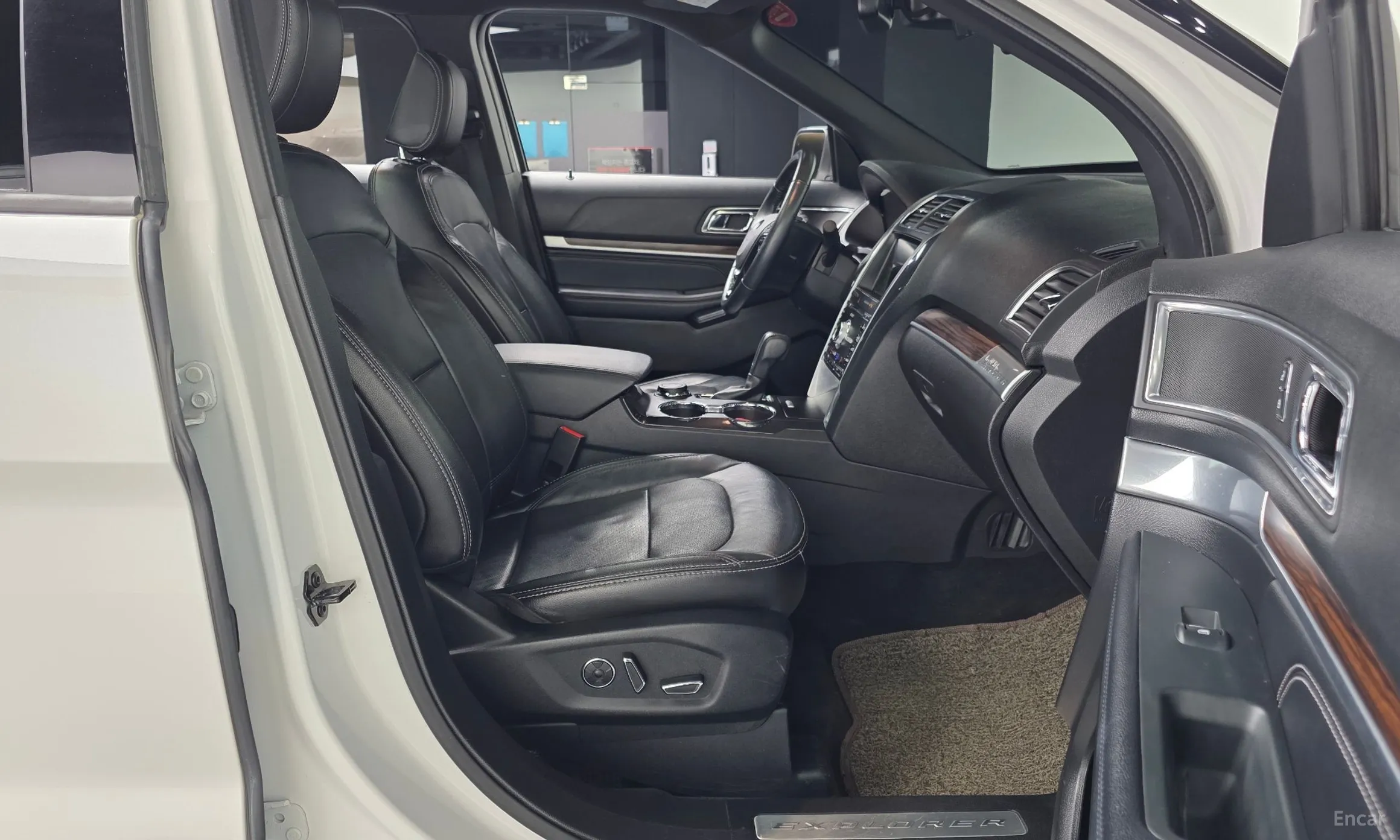 Ford Explorer превью 11