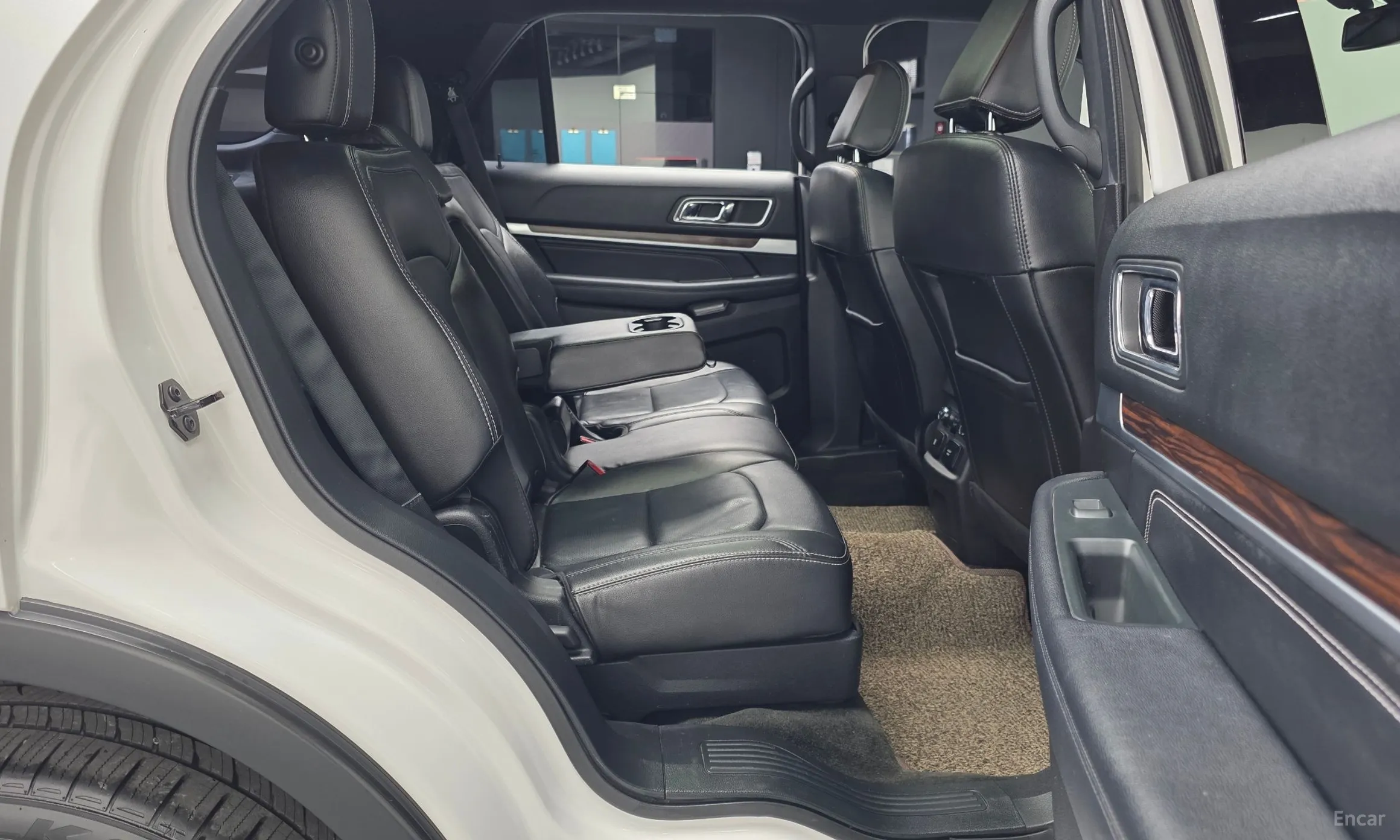 Ford Explorer превью 12