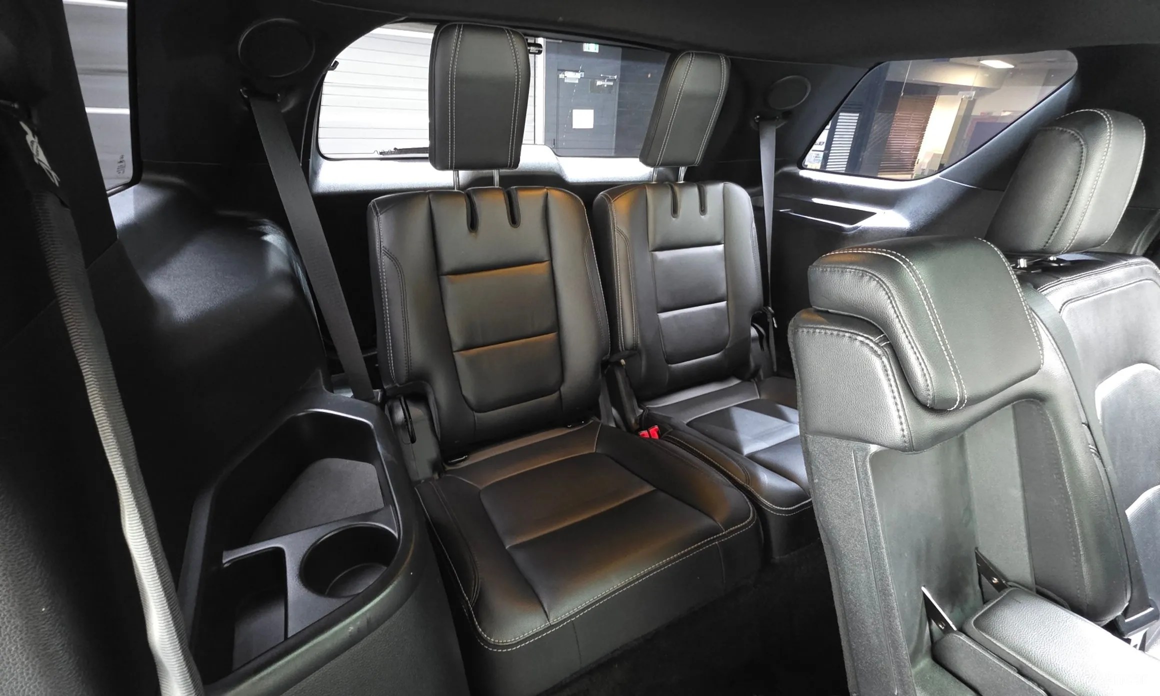 Ford Explorer превью 17