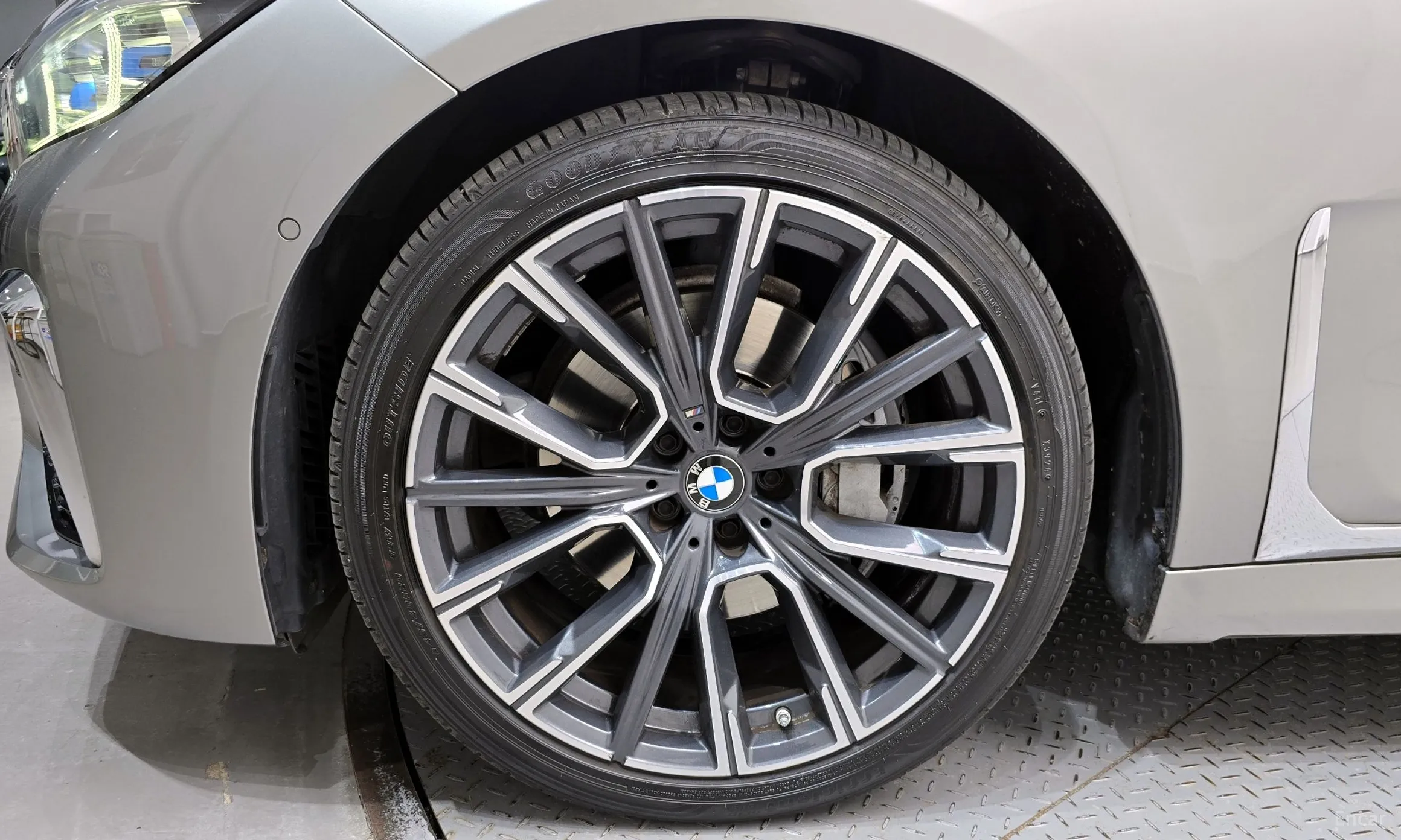 BMW 7 Series (G11) превью 5