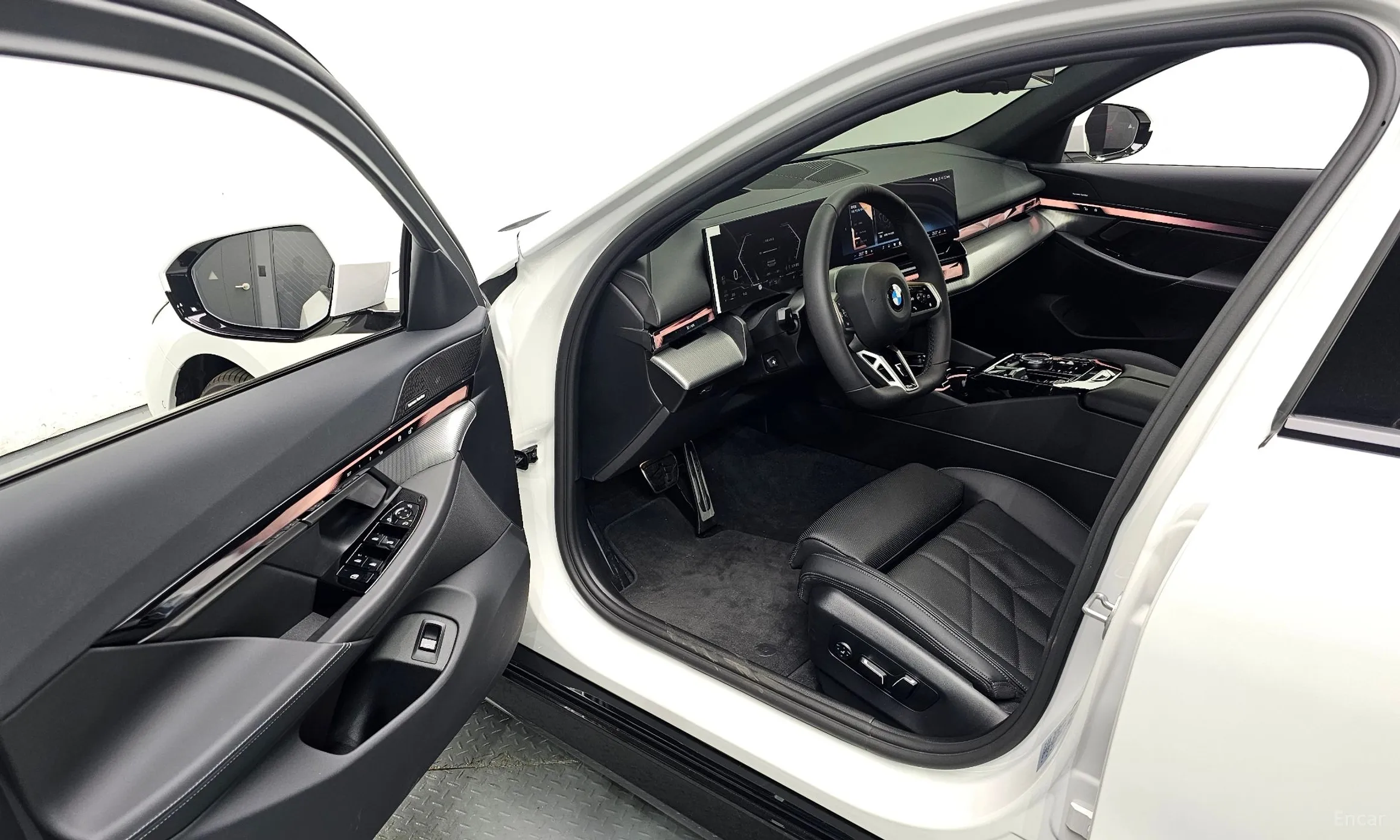 BMW 5 Series (G60) превью 10