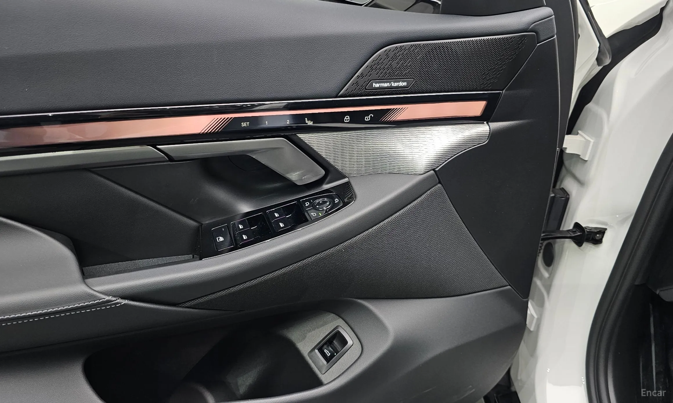 BMW 5 Series (G60) превью 13
