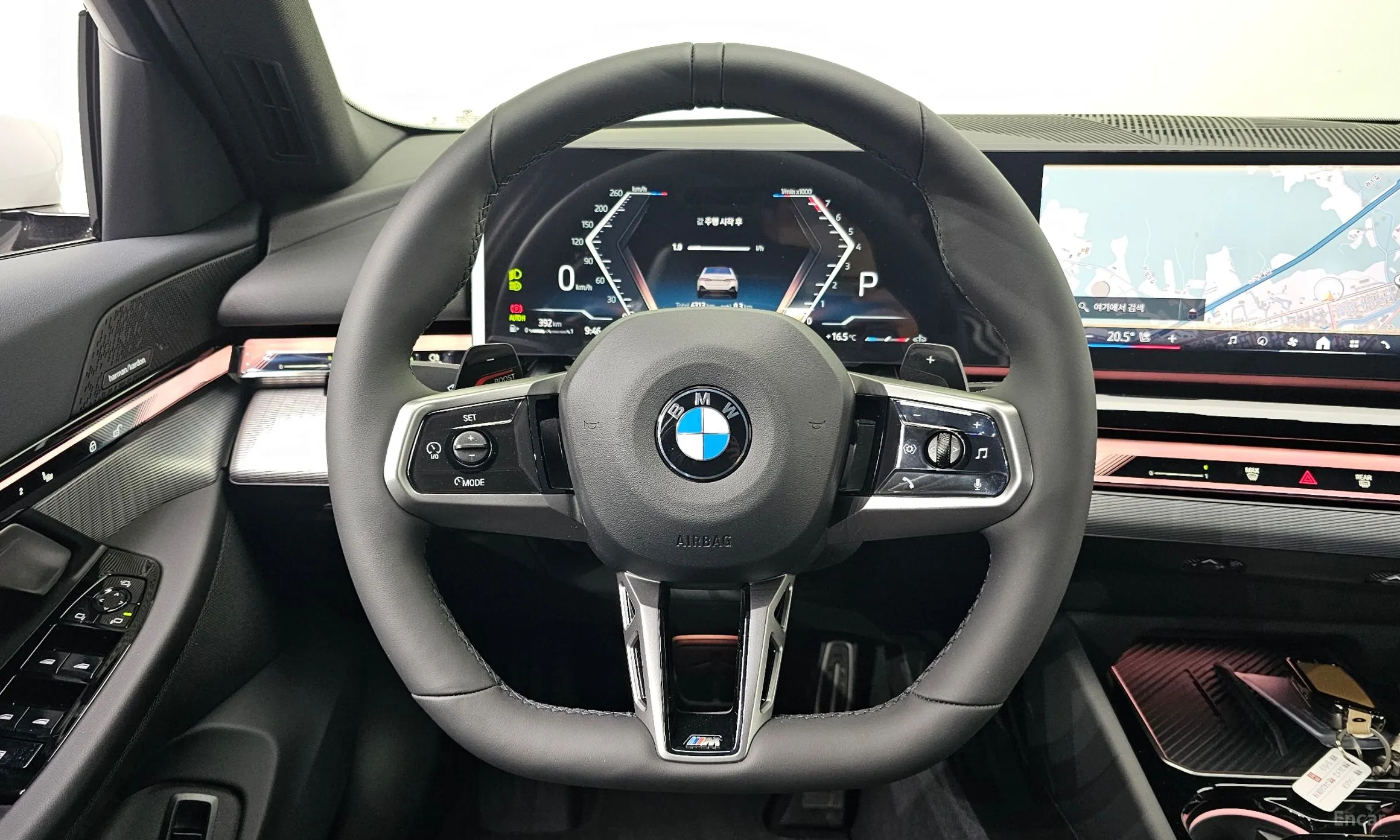 BMW 5 Series (G60) превью 16