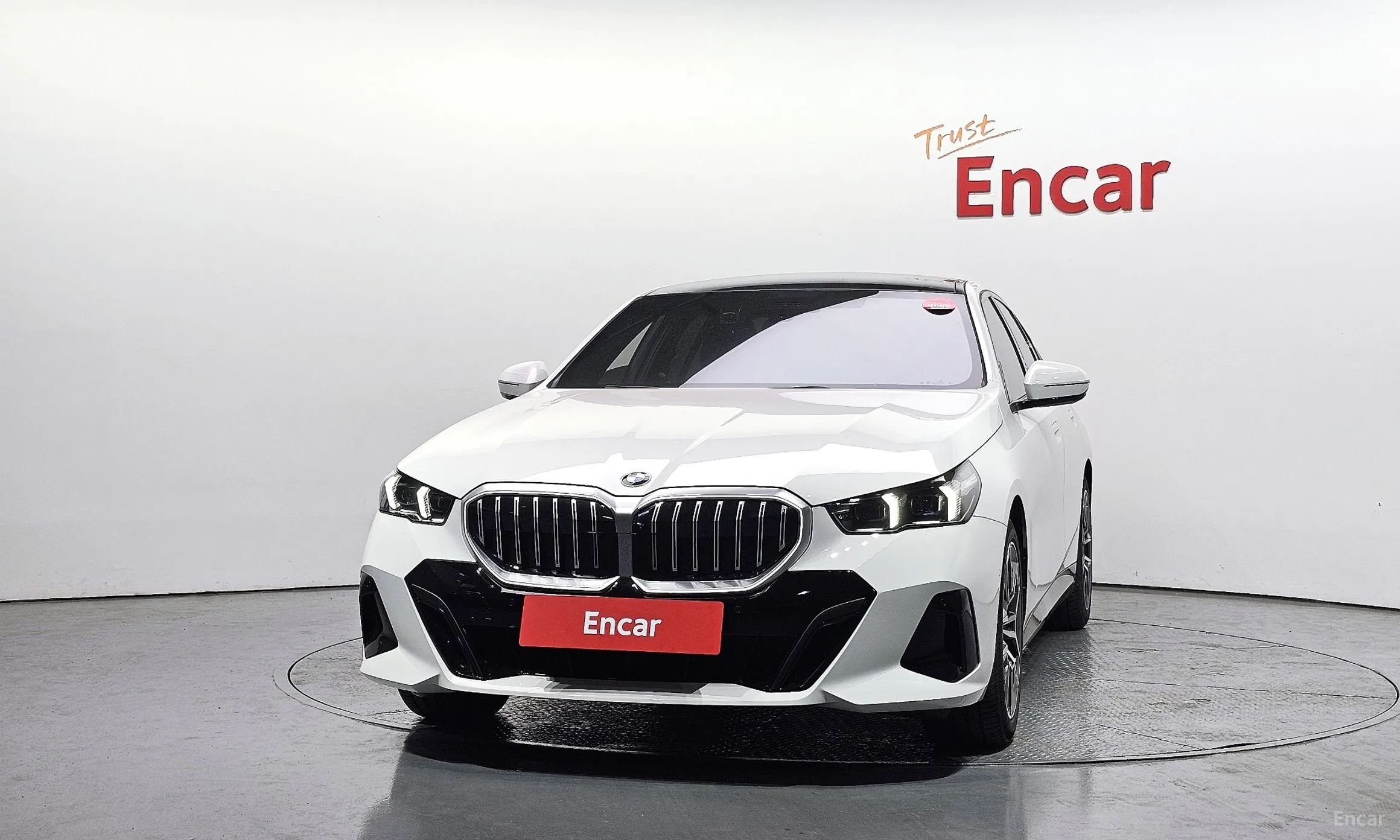 BMW 5 Series (G60) превью 3