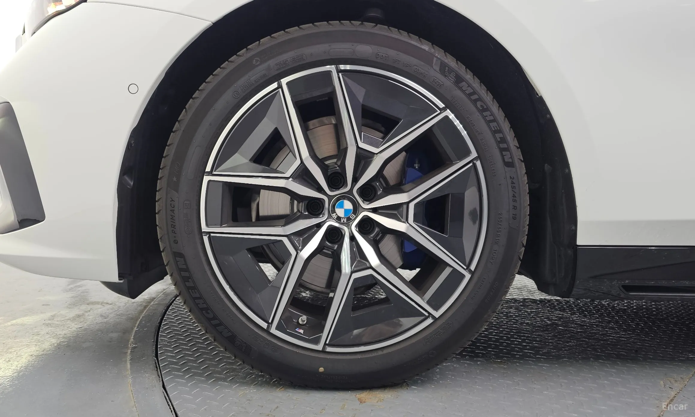 BMW 5 Series (G60) превью 5