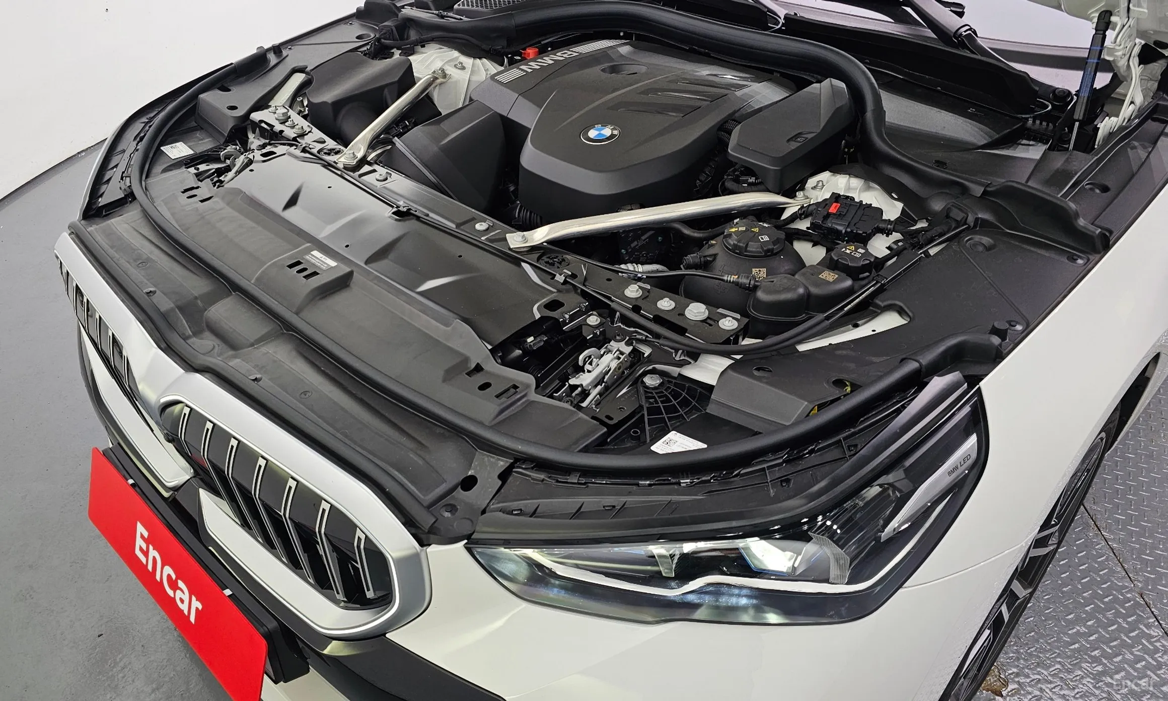 BMW 5 Series (G60) превью 6