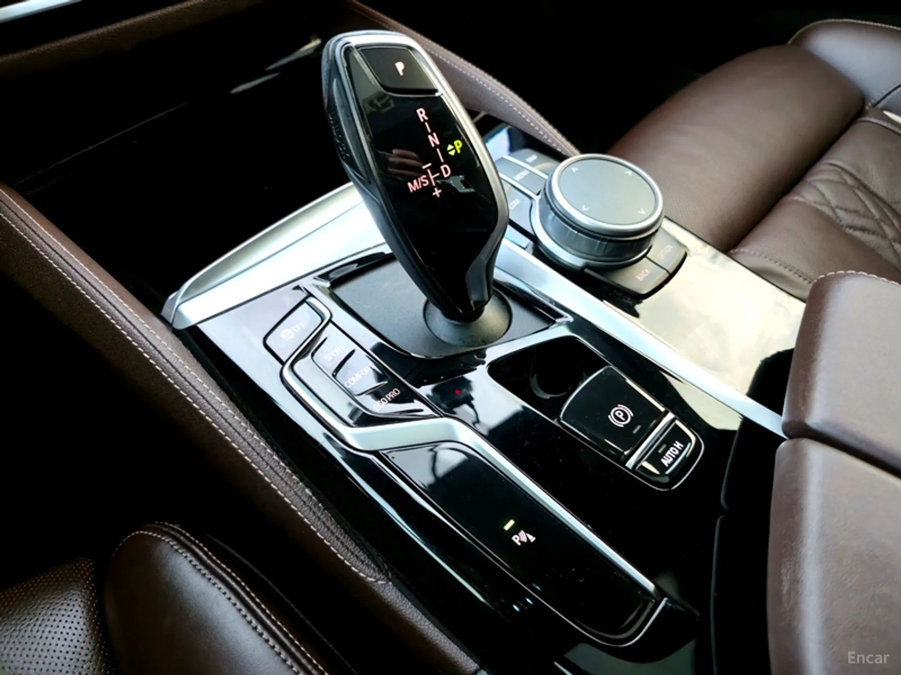 BMW 5 Series (G30) превью 18
