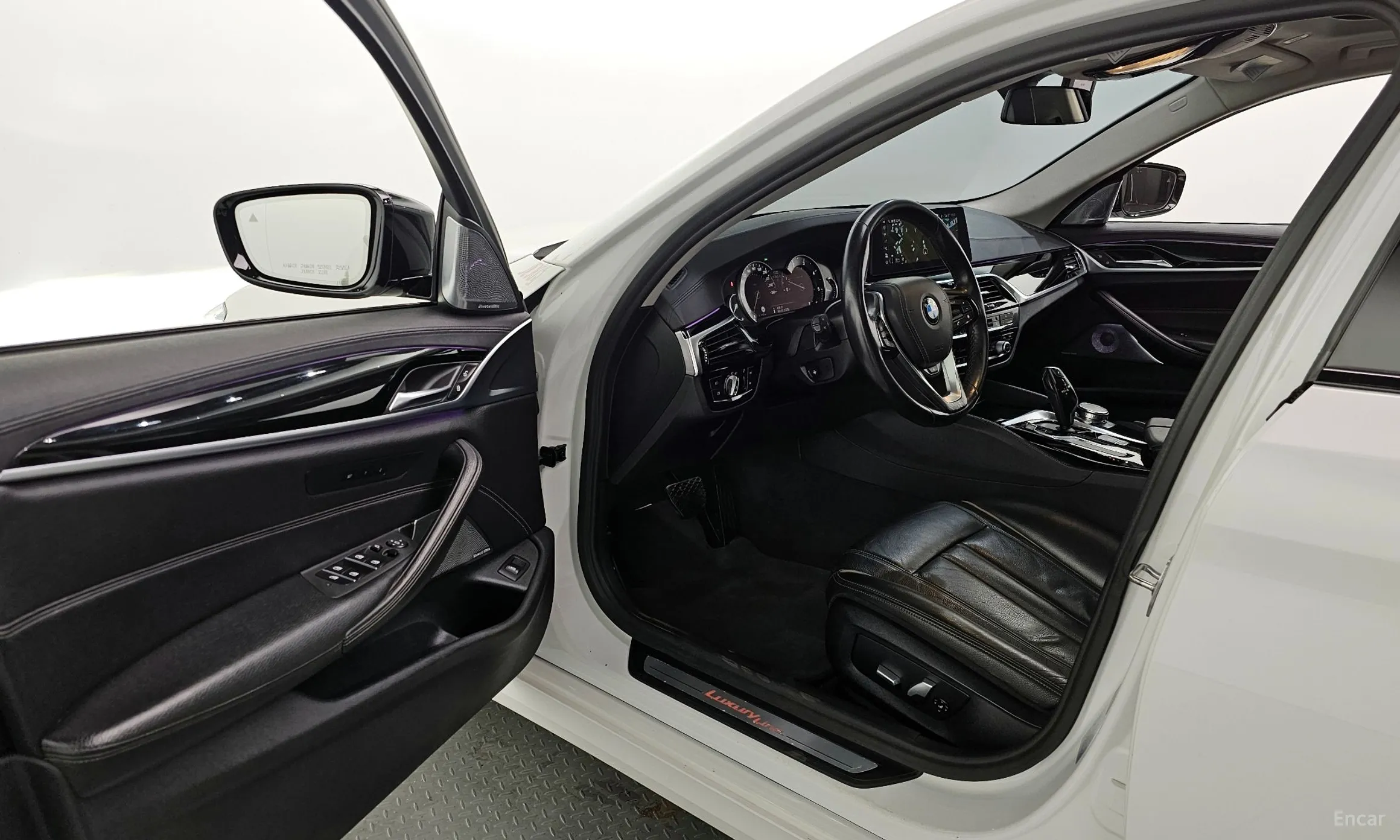 BMW 5 Series (G30) превью 10