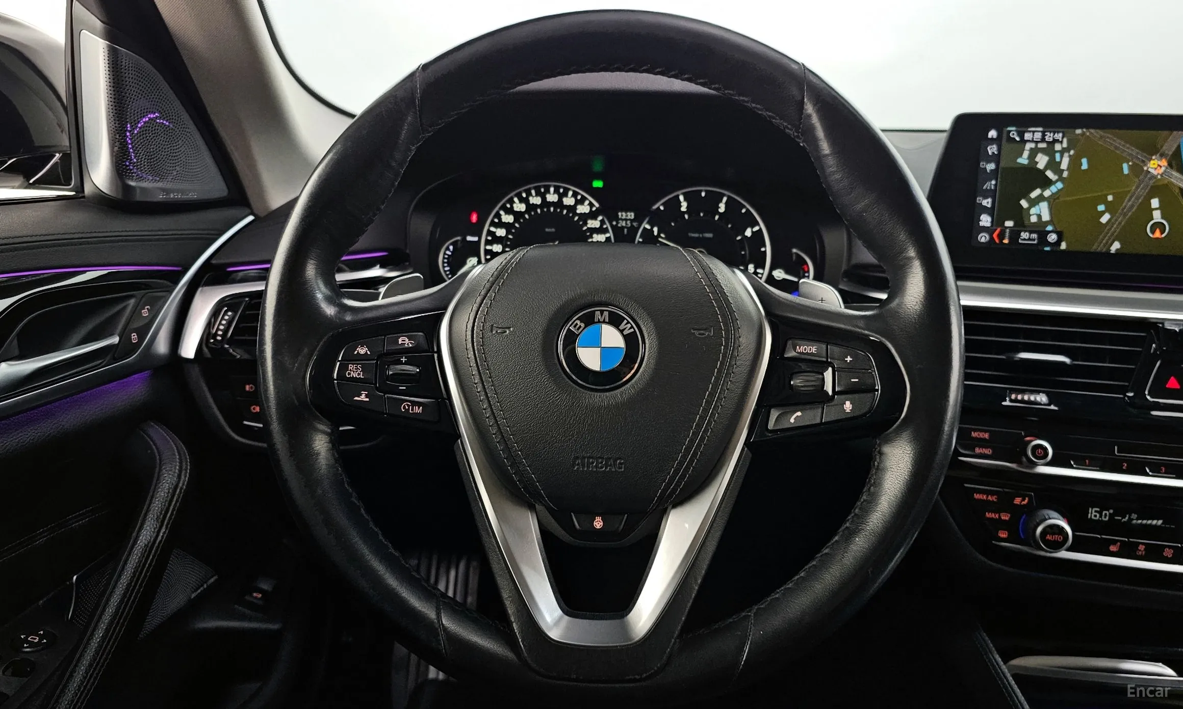 BMW 5 Series (G30) превью 13