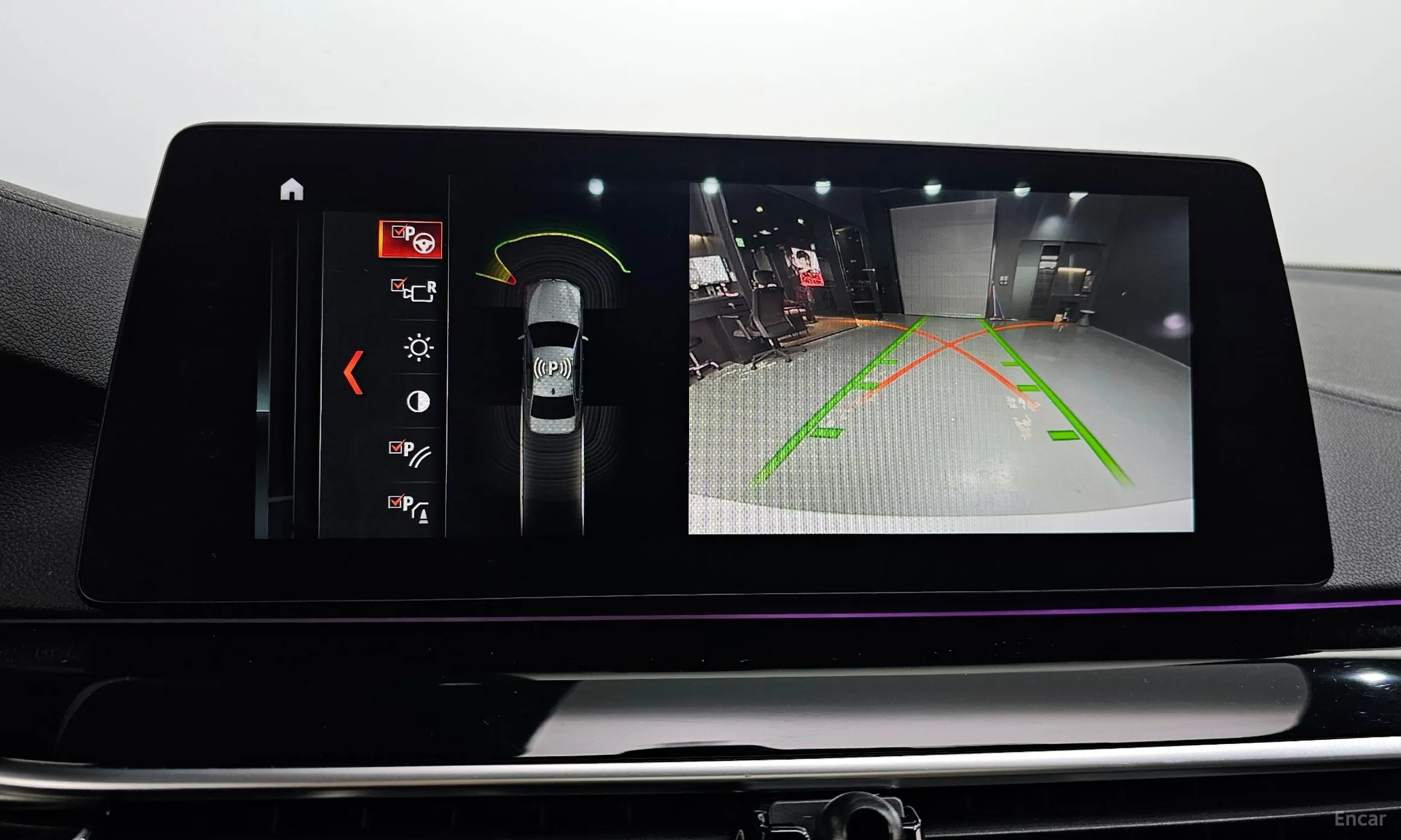 BMW 5 Series (G30) превью 15