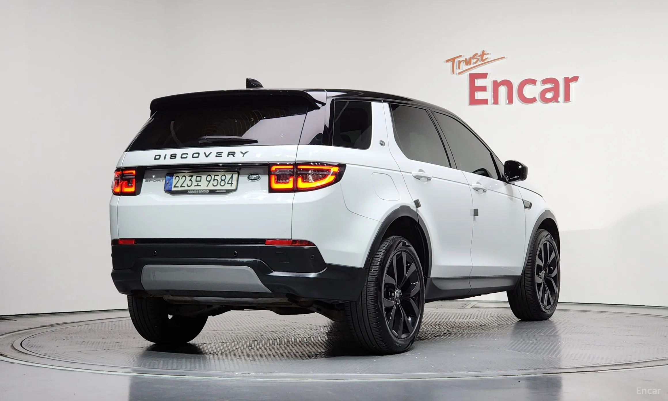 Land Rover Discovery Sports превью 2