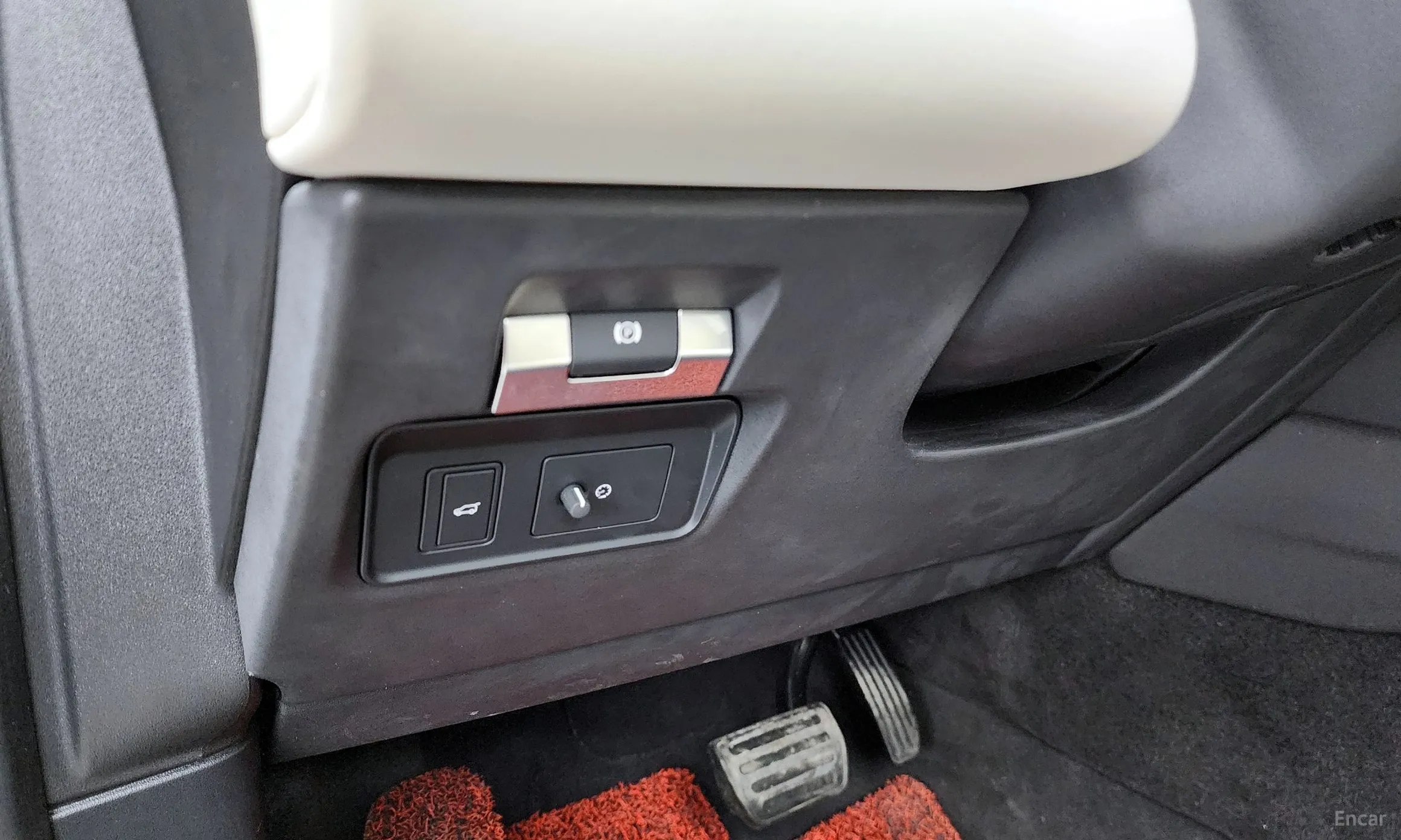 Land Rover Discovery Sports превью 16