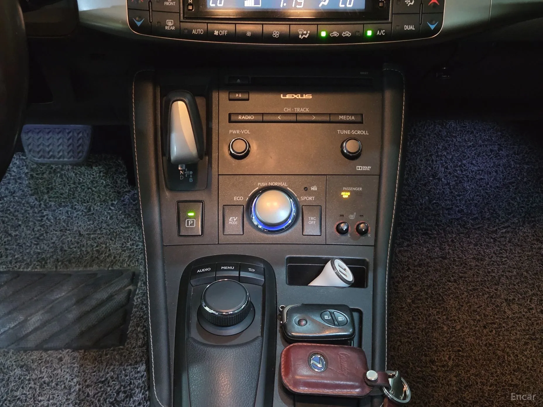 Lexus CT200h превью 13