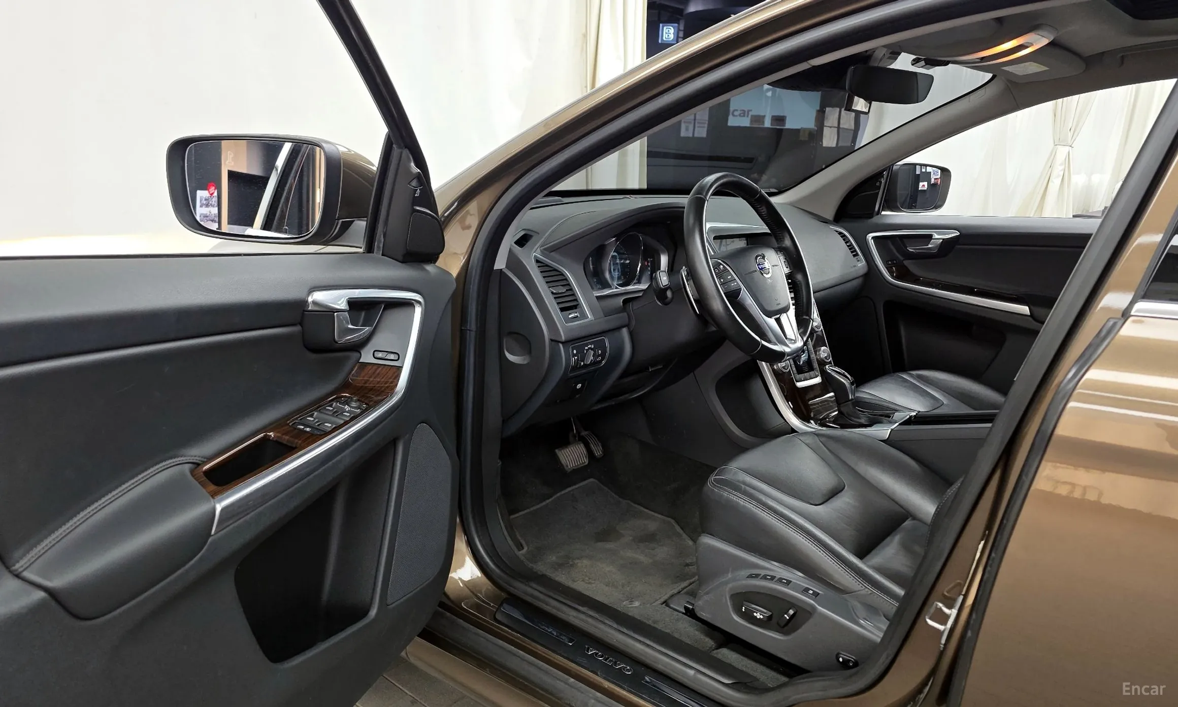 Volvo XC60 превью 10