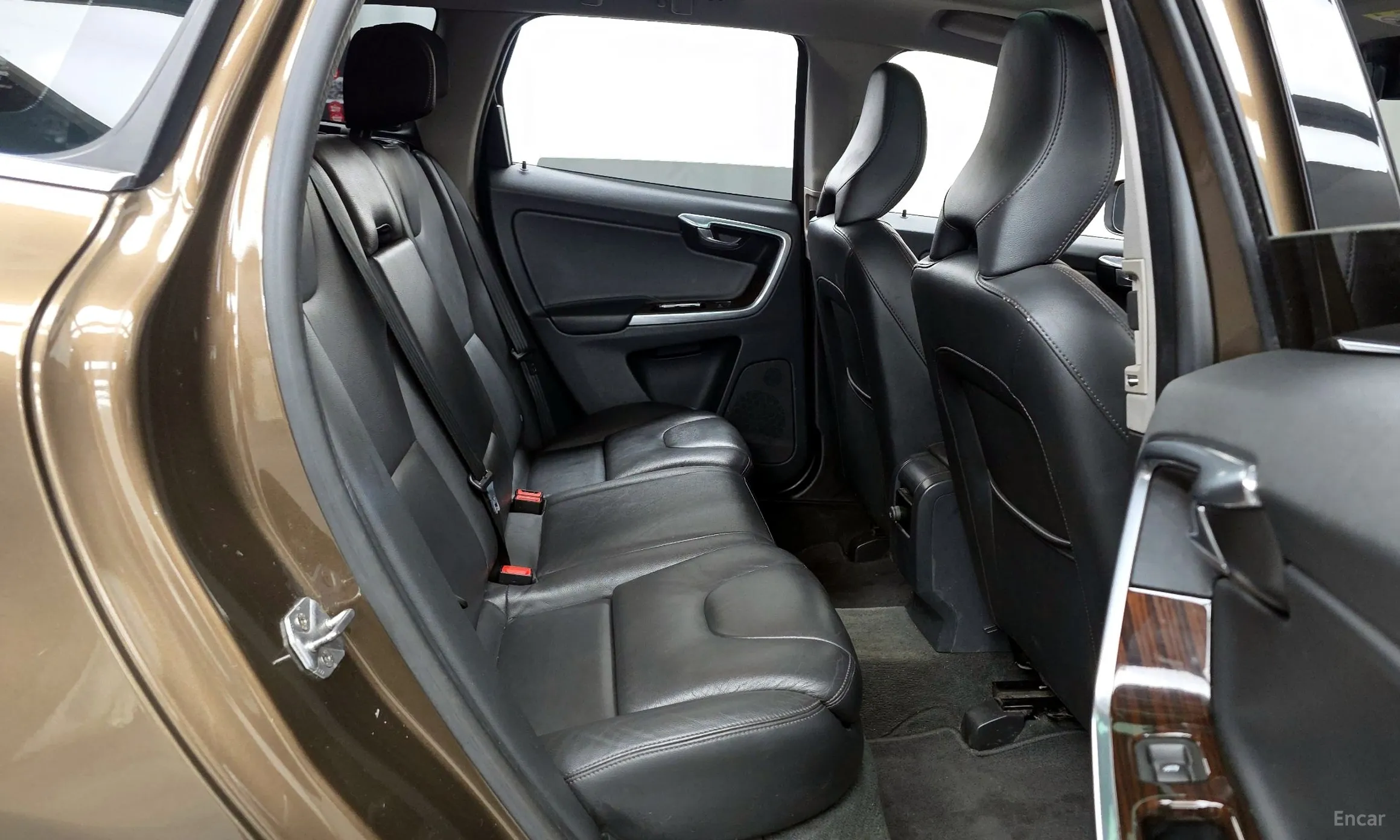 Volvo XC60 превью 11