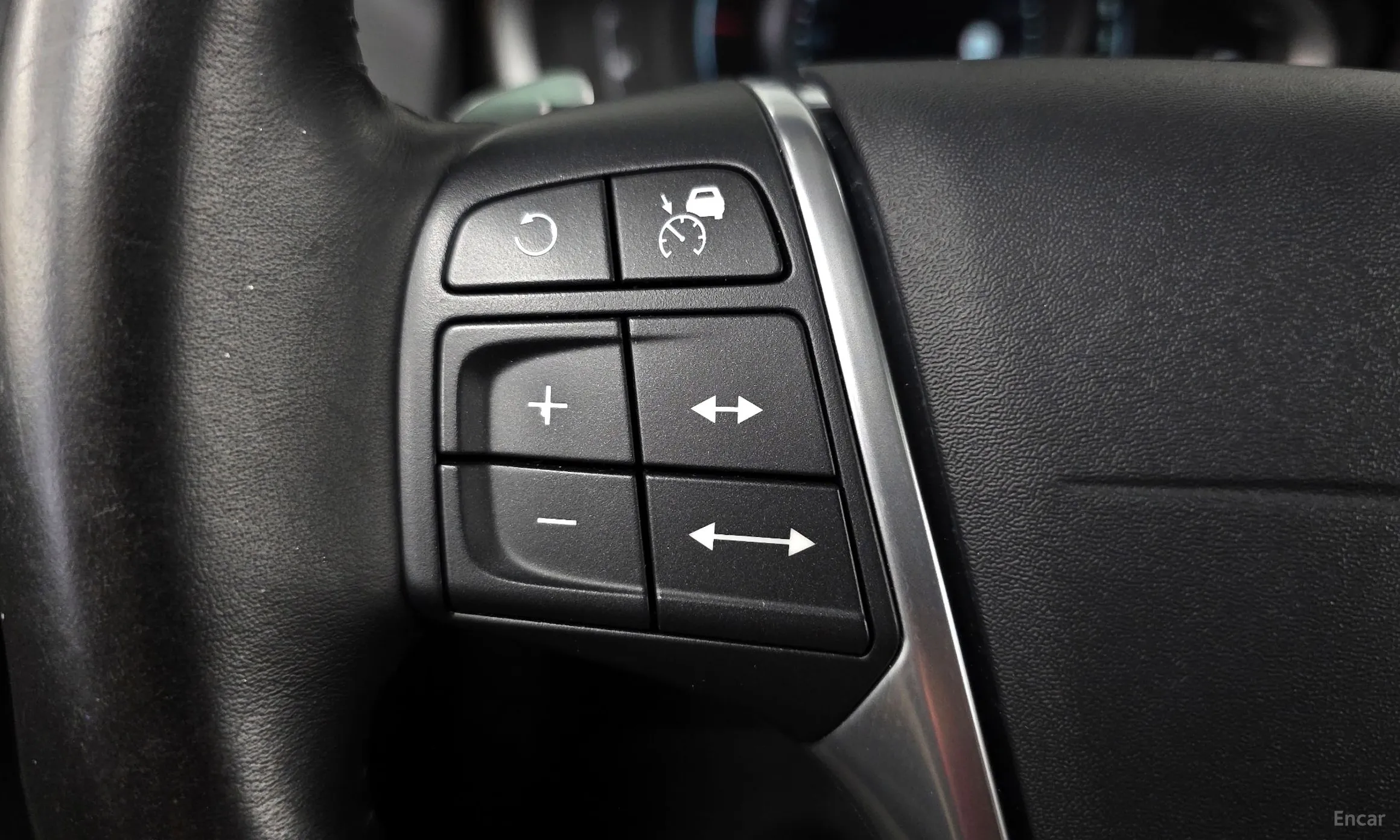 Volvo XC60 превью 17
