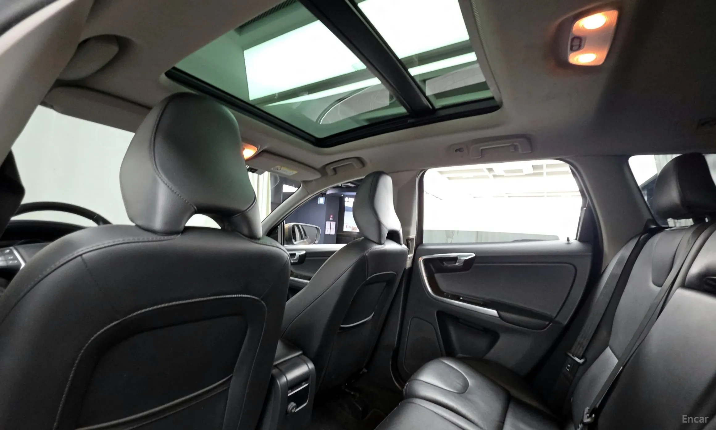 Volvo XC60 превью 19