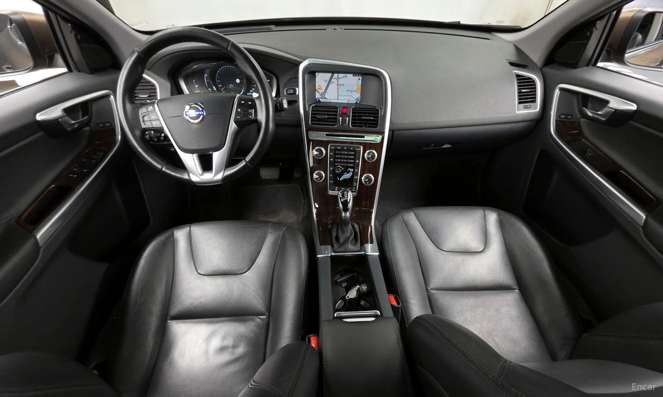 Volvo XC60 превью 7