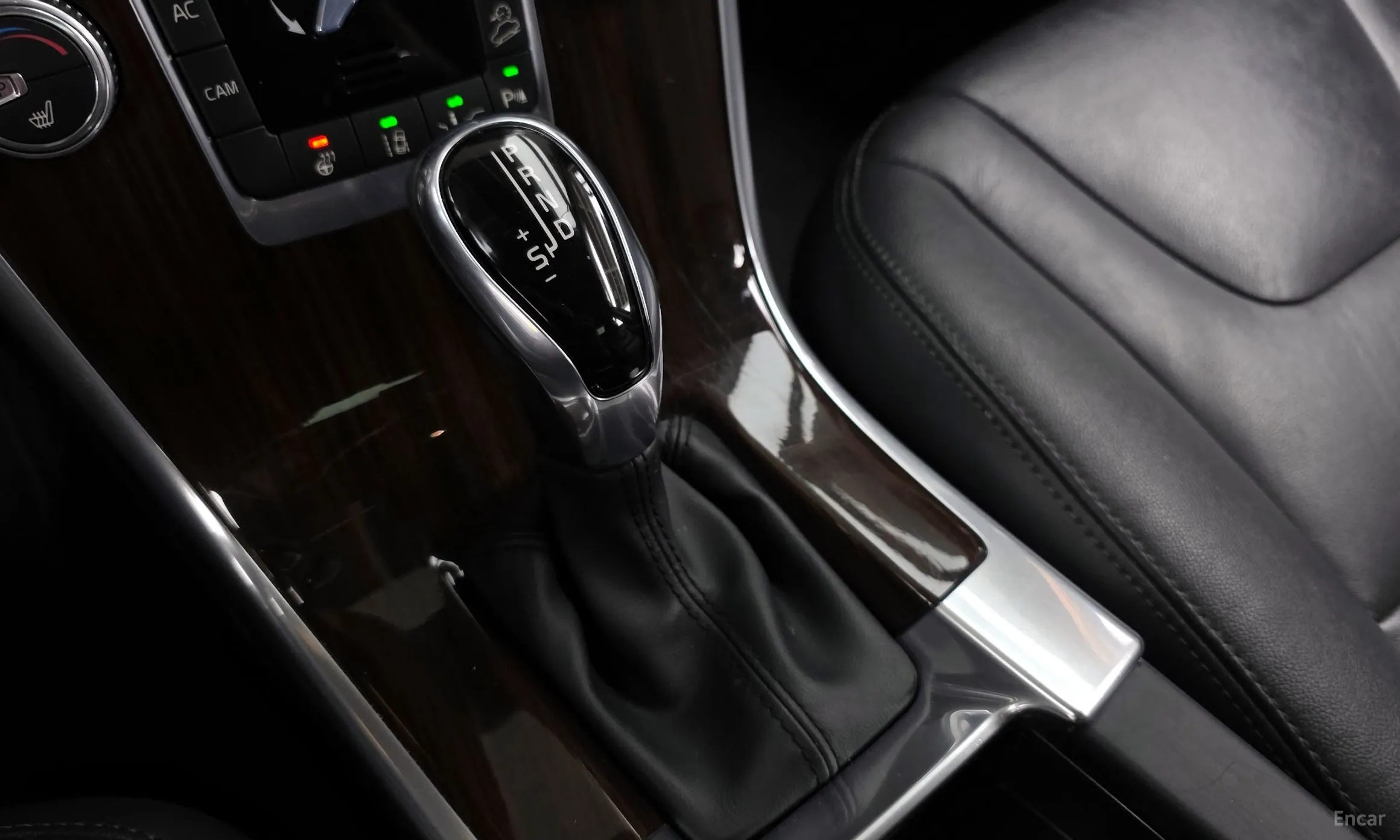 Volvo XC60 превью 9