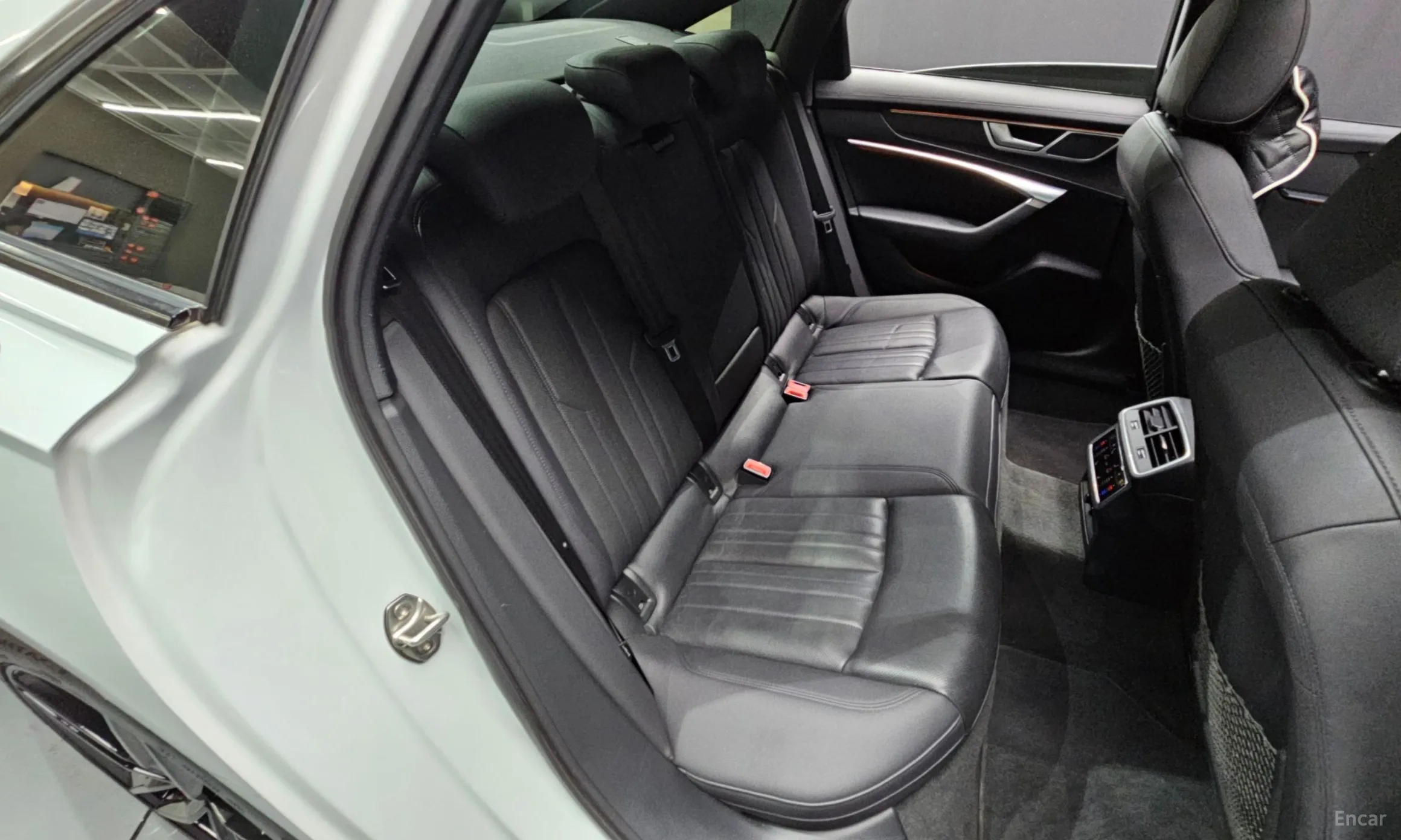 Audi A6 (C8) превью 11