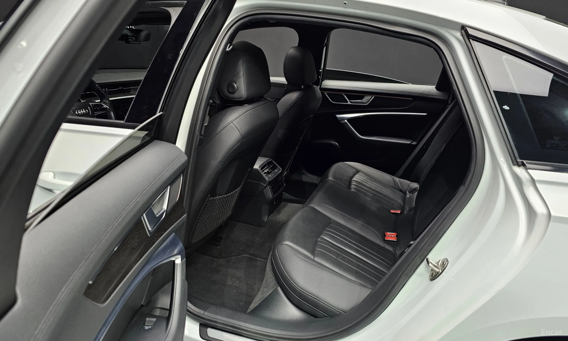 Audi A6 (C8) превью 17