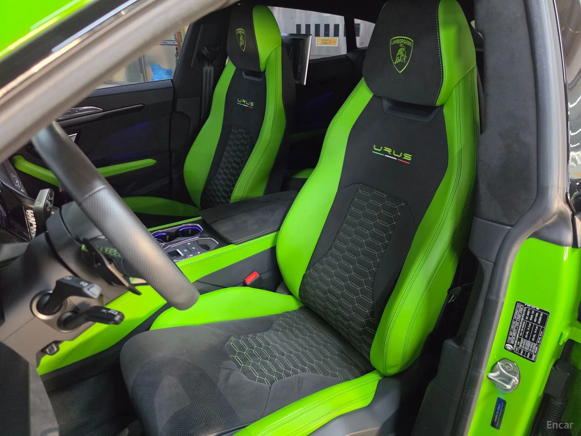 Lamborghini Urus превью 10
