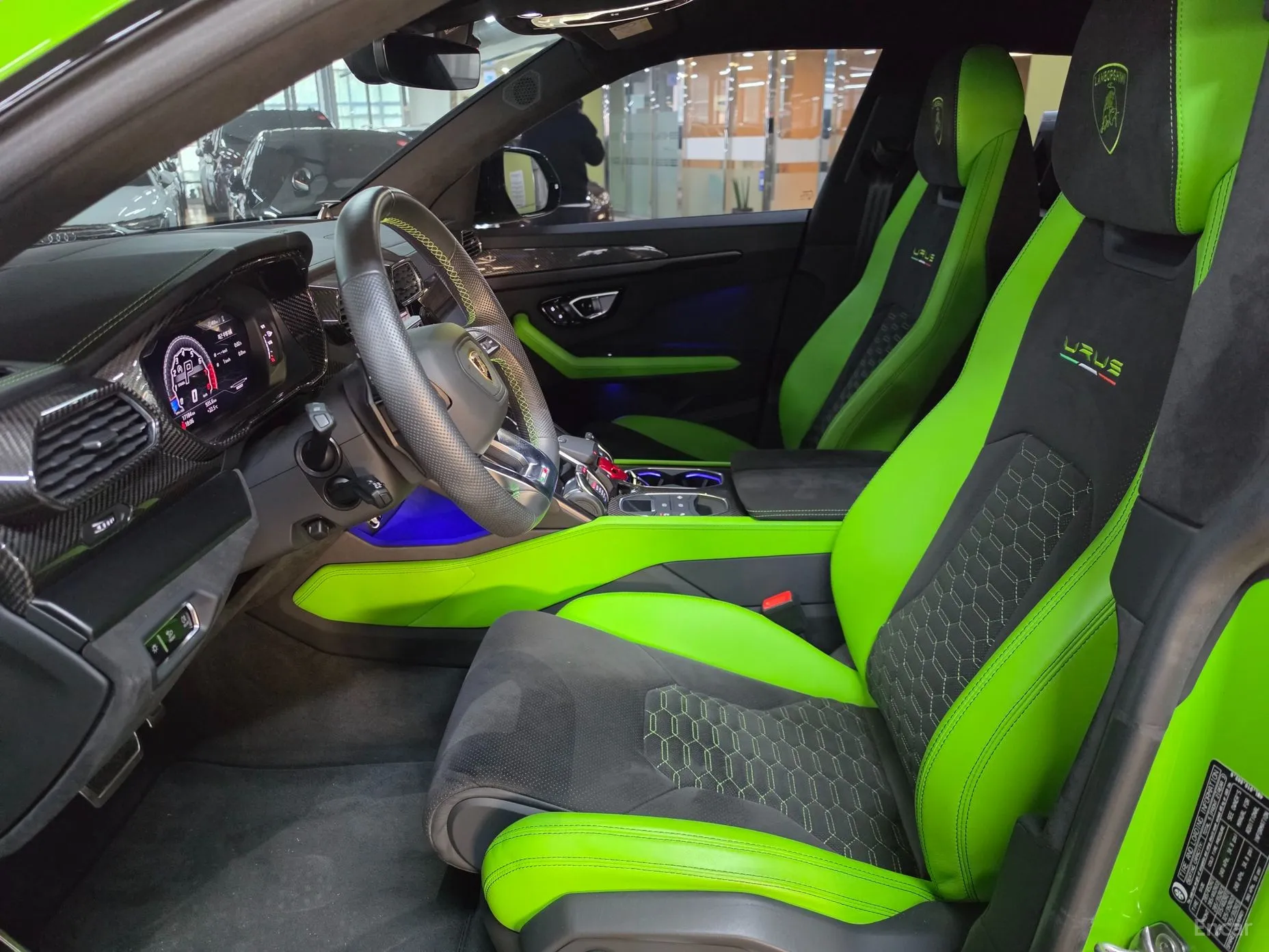 Lamborghini Urus превью 11