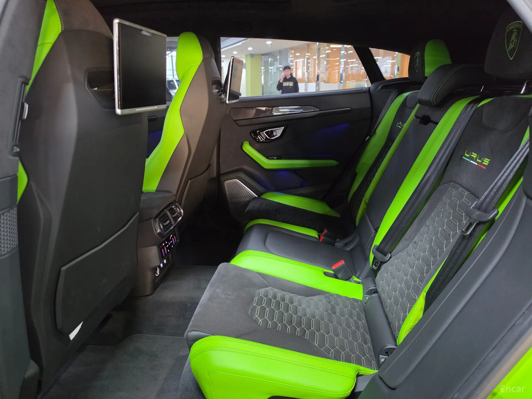 Lamborghini Urus превью 12