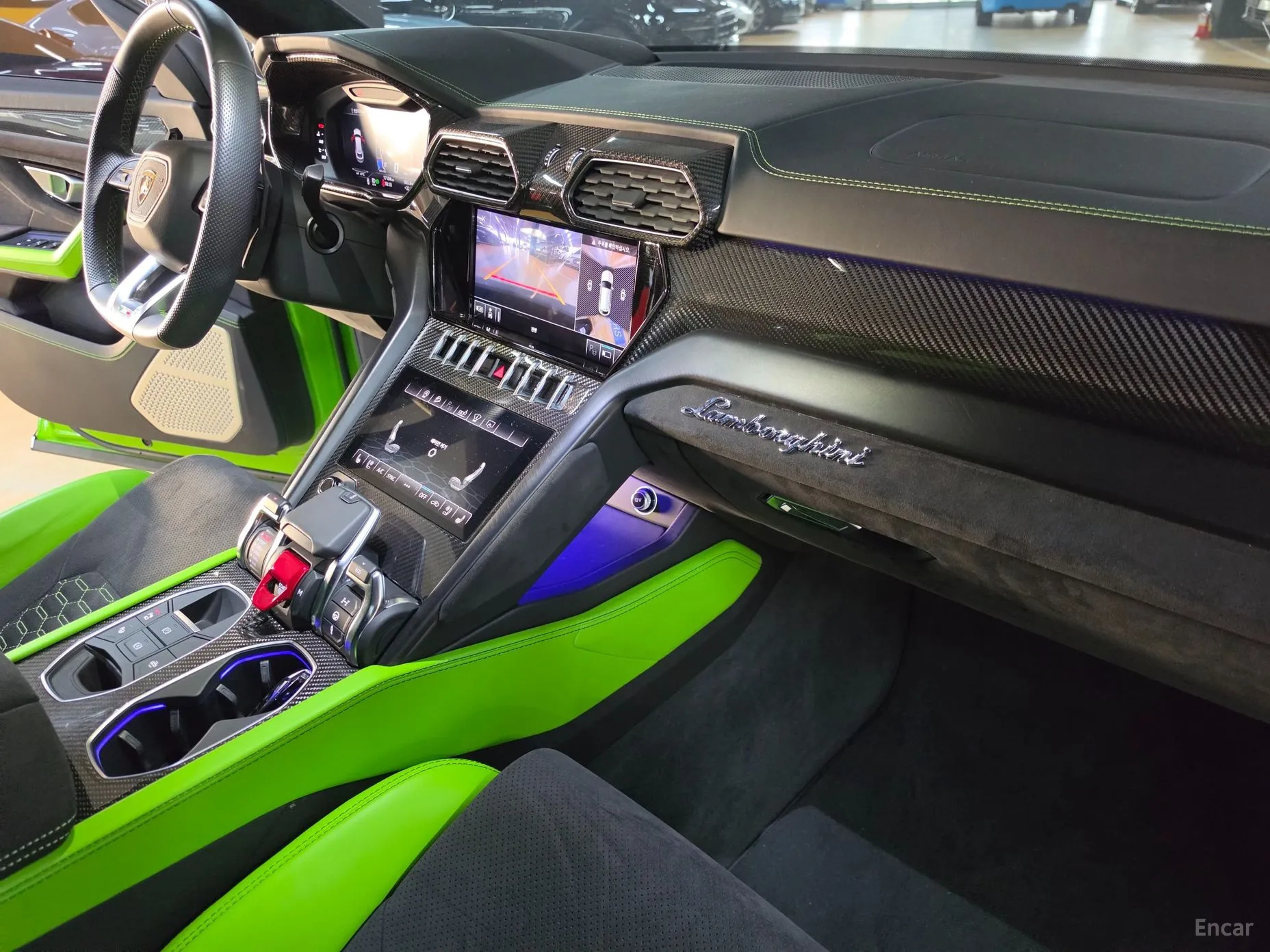 Lamborghini Urus превью 13