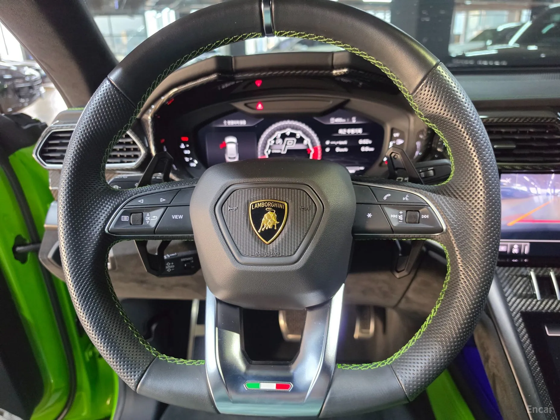 Lamborghini Urus превью 14