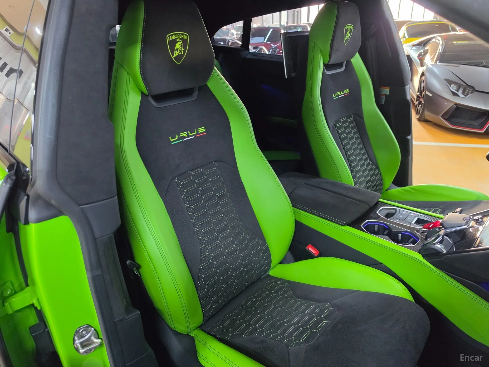Lamborghini Urus превью 9
