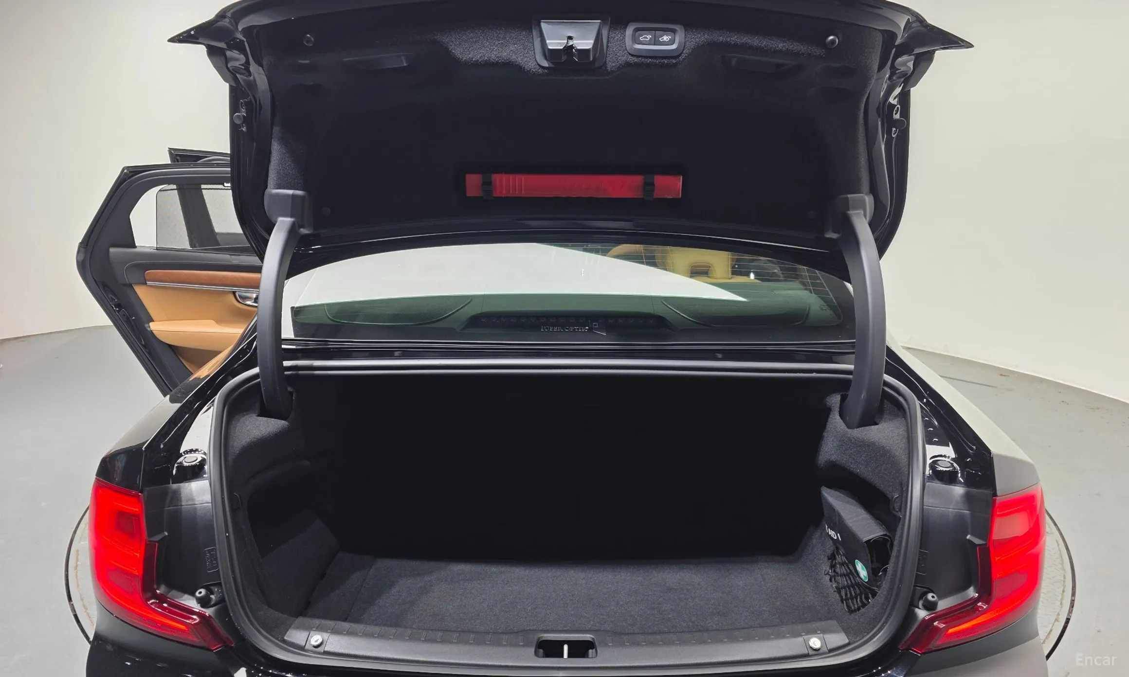 Volvo S90 превью 20
