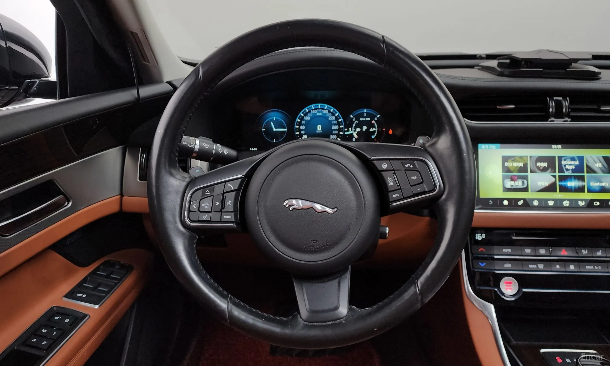 Jaguar XF (x260) превью 12