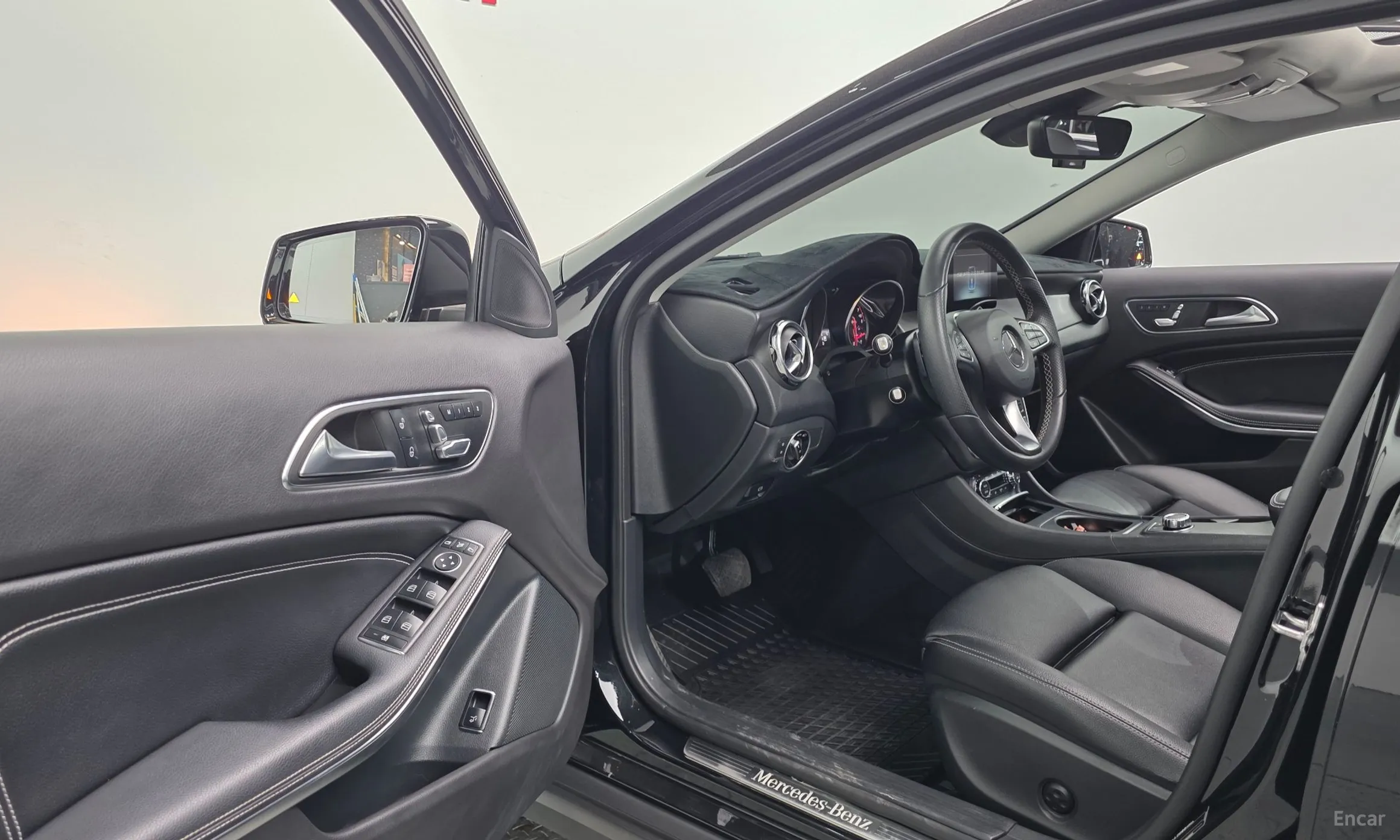 Mercedes Benz GLA-Class X156 превью 10