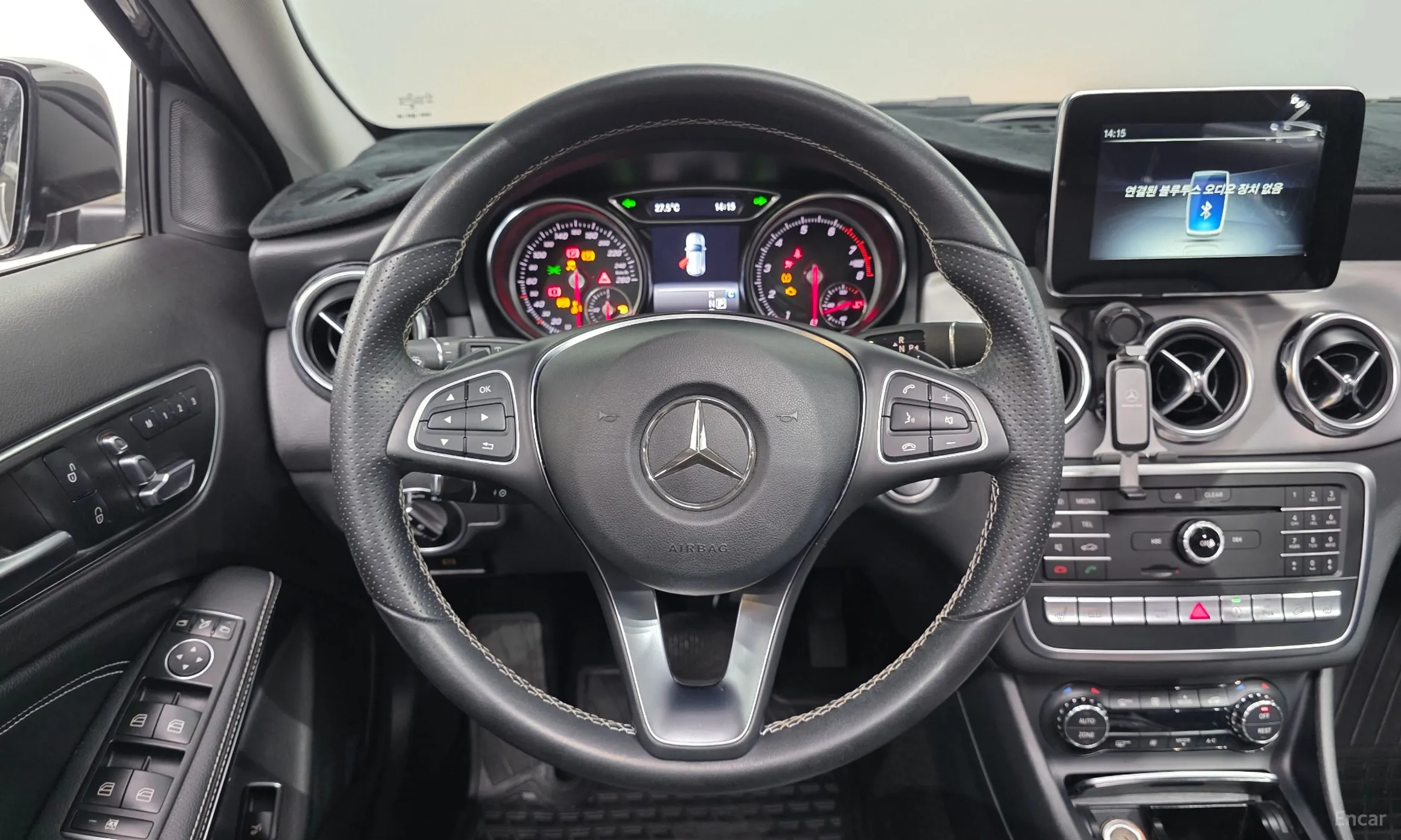 Mercedes Benz GLA-Class X156 превью 13