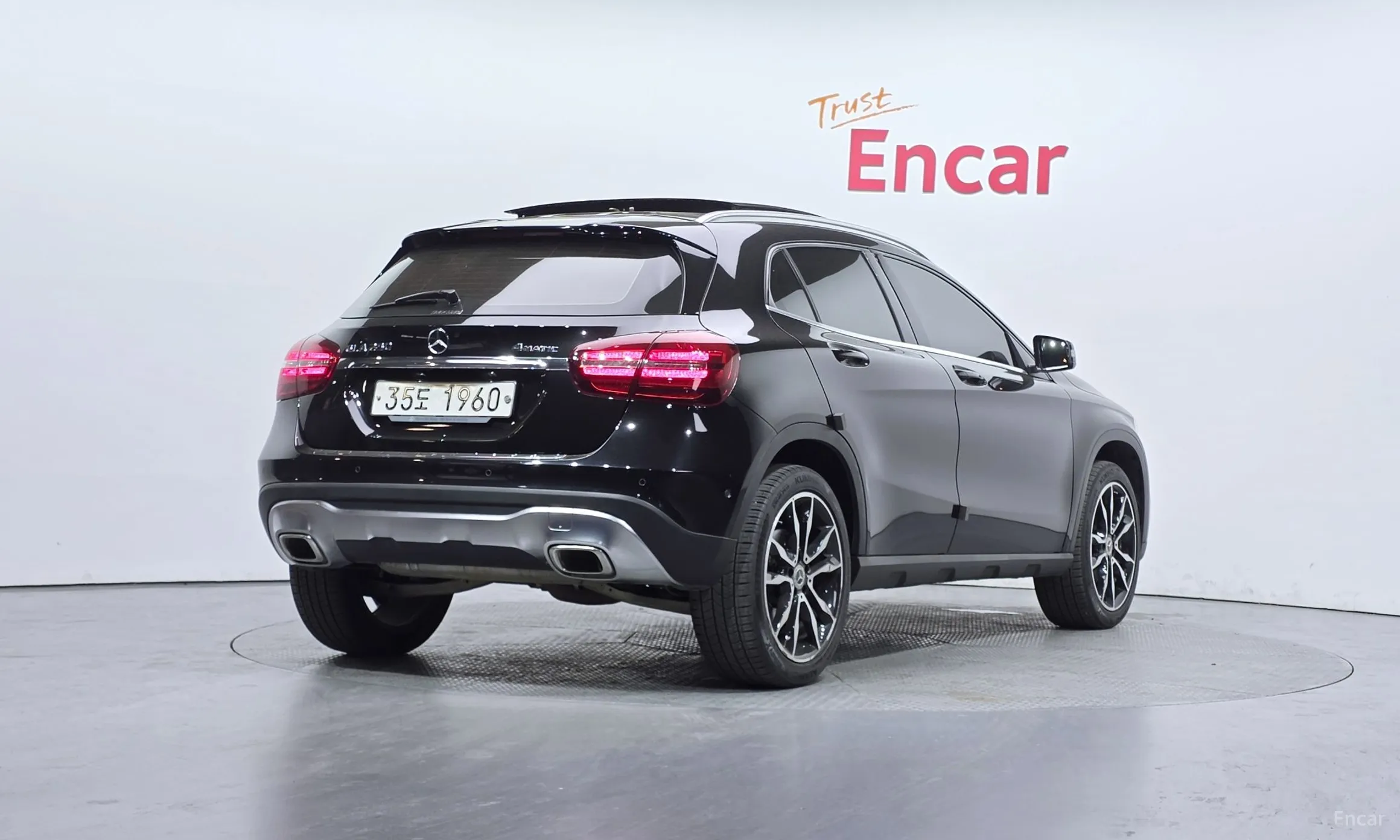 Mercedes Benz GLA-Class X156