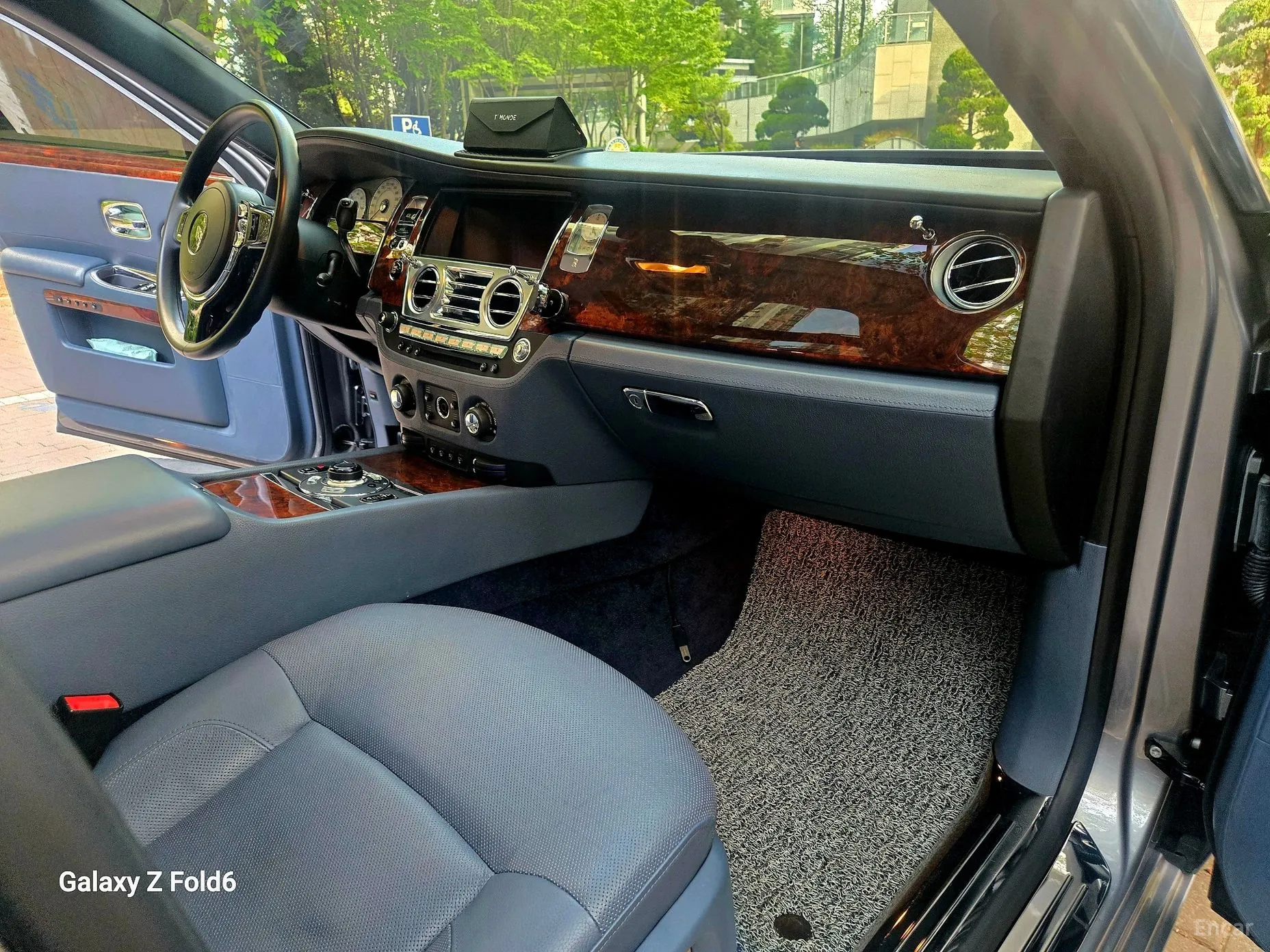 Rolls-Royce Ghost превью 13