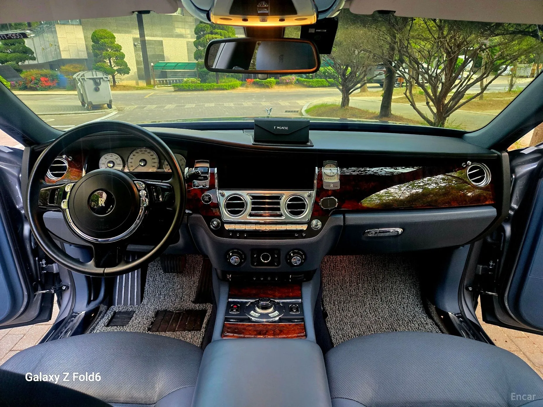 Rolls-Royce Ghost превью 14
