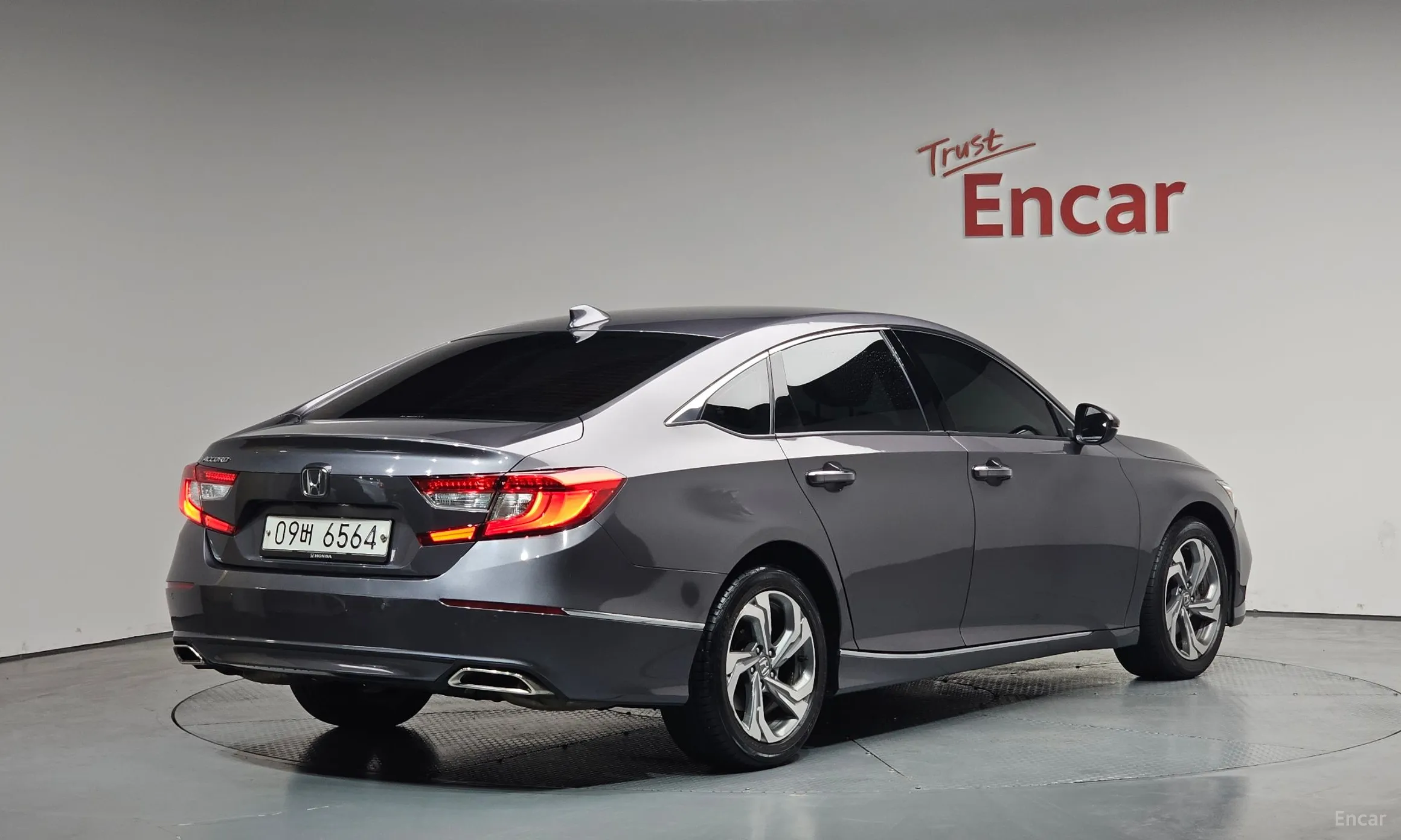 Honda Accord 10th Generation превью 2